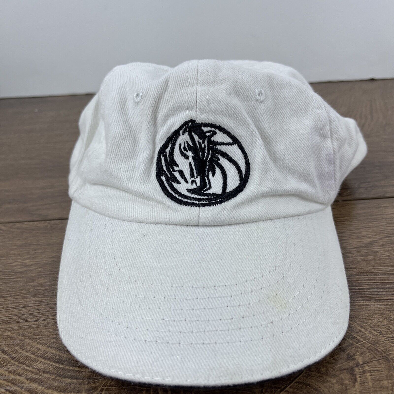 Other Dallas Mavericks Hat NBA Mavericks White Hat Adjustable Whit Size ONE SIZE - 4 Thumbnail