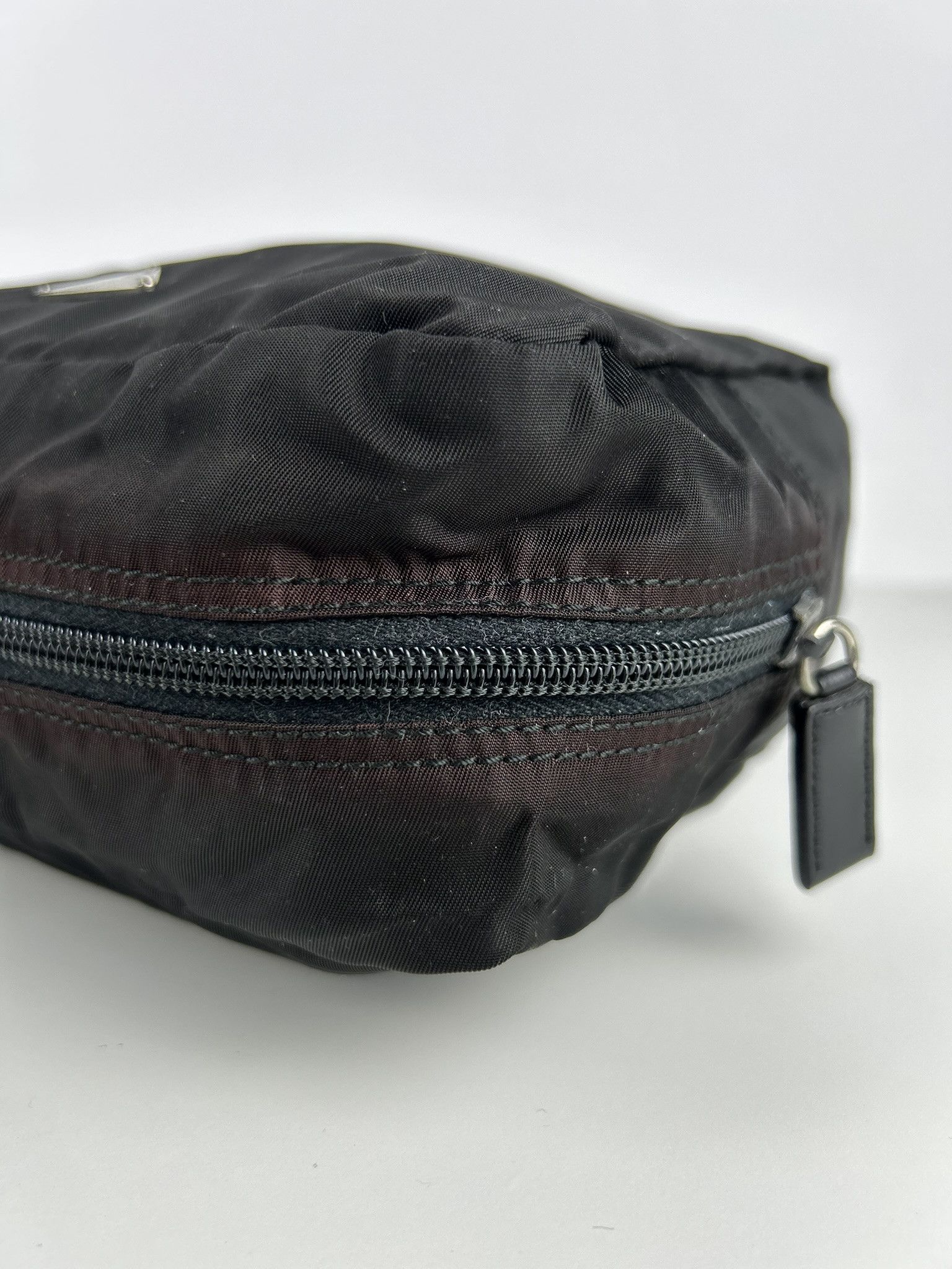 Prada Vintage prada nylon triangle logo clutch/ toiletry bag Size ONE SIZE - 10 Thumbnail