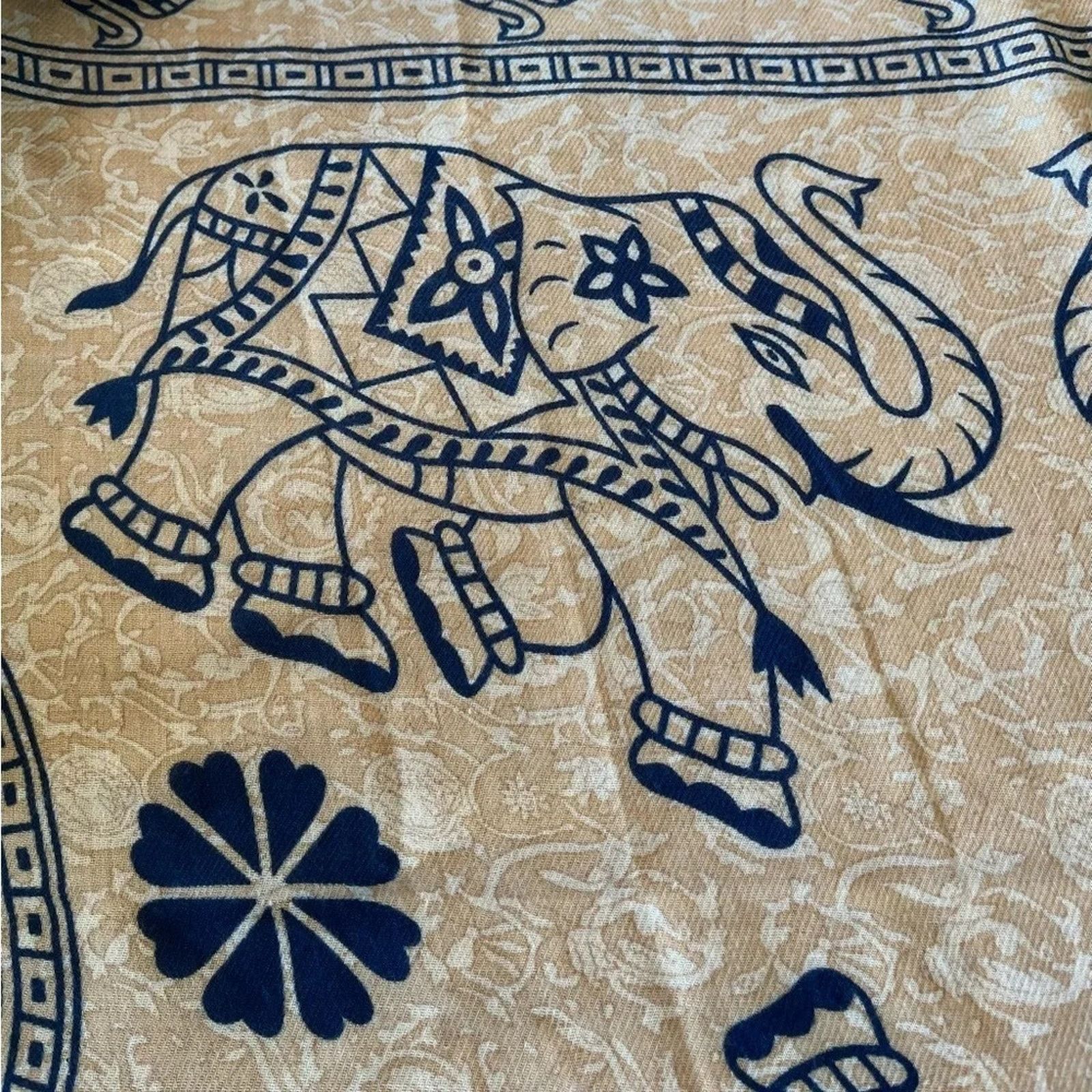 Shein Elephant novelty print scarf with tassels at each corner. Size ONE SIZE - 2 Thumbnail