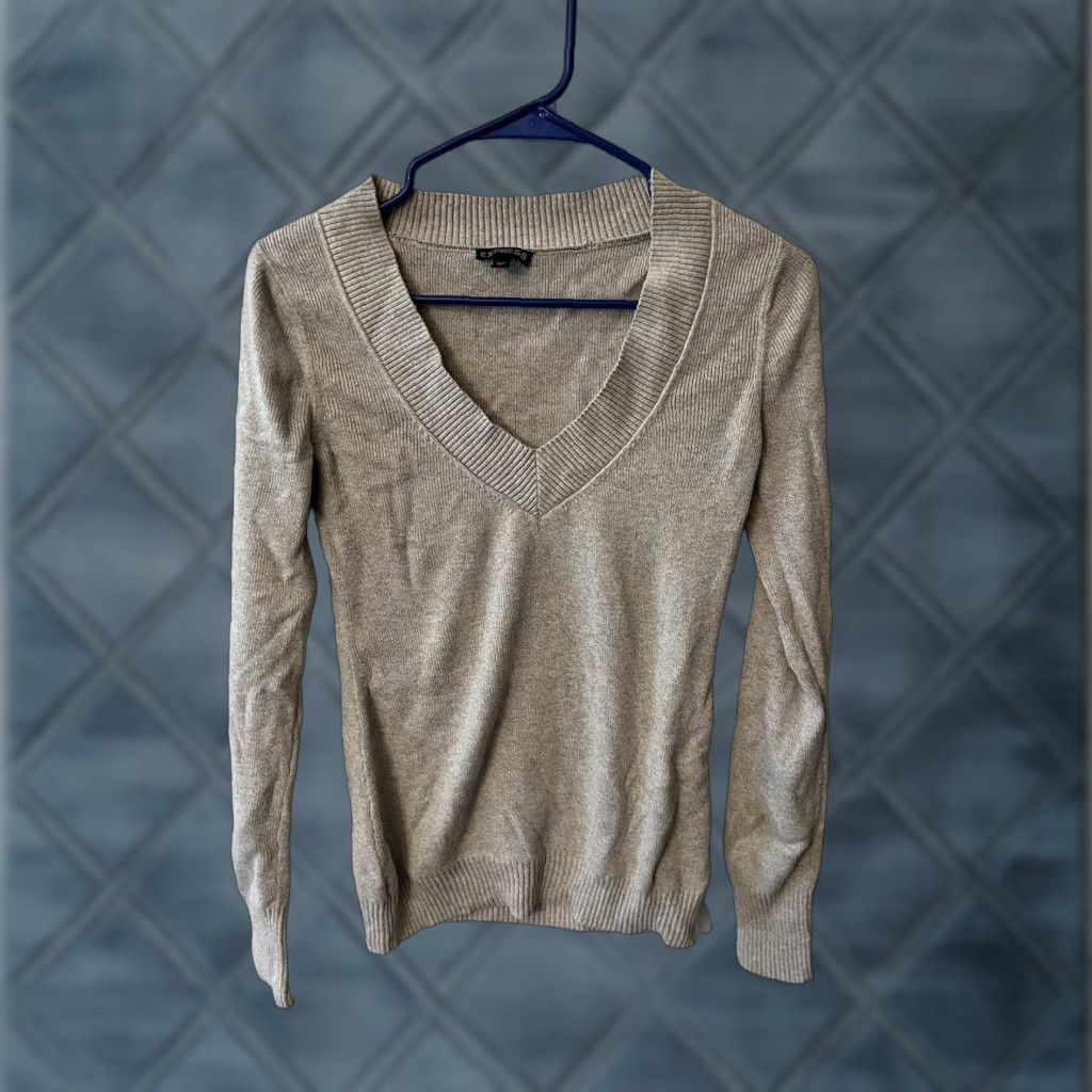 Express Express Womens Pullover Sweater Long Sleeve V Neck Knit Size Medium Gray Size M / US 6-8 / IT 42-44 - 1 Thumbnail