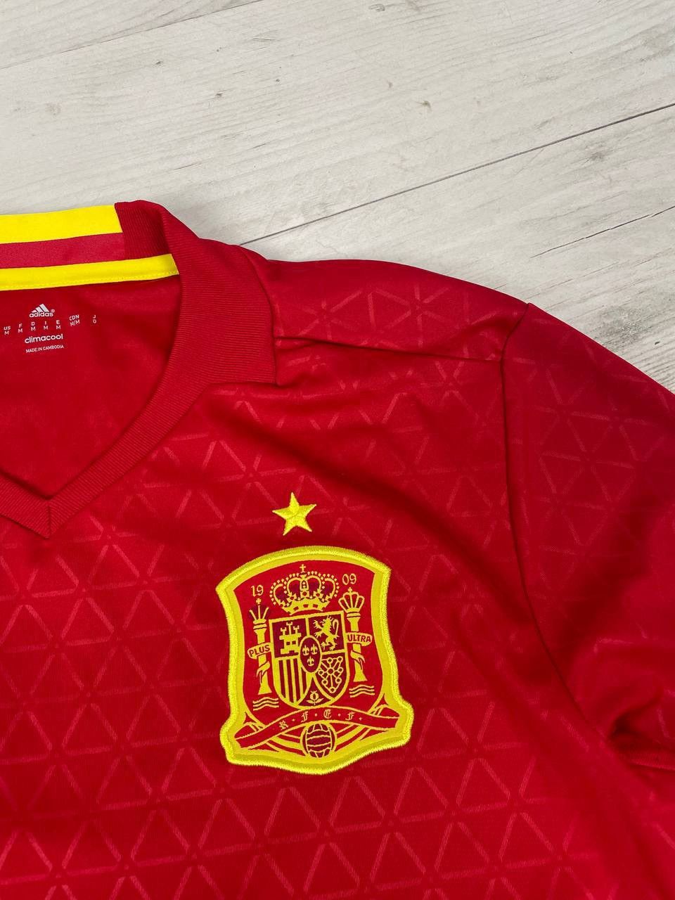 Adidas Adidas Spain 2016 2017 Home Shirt Long Sleeve Jersey Size US M / EU 48-50 / 2 - 7 Thumbnail