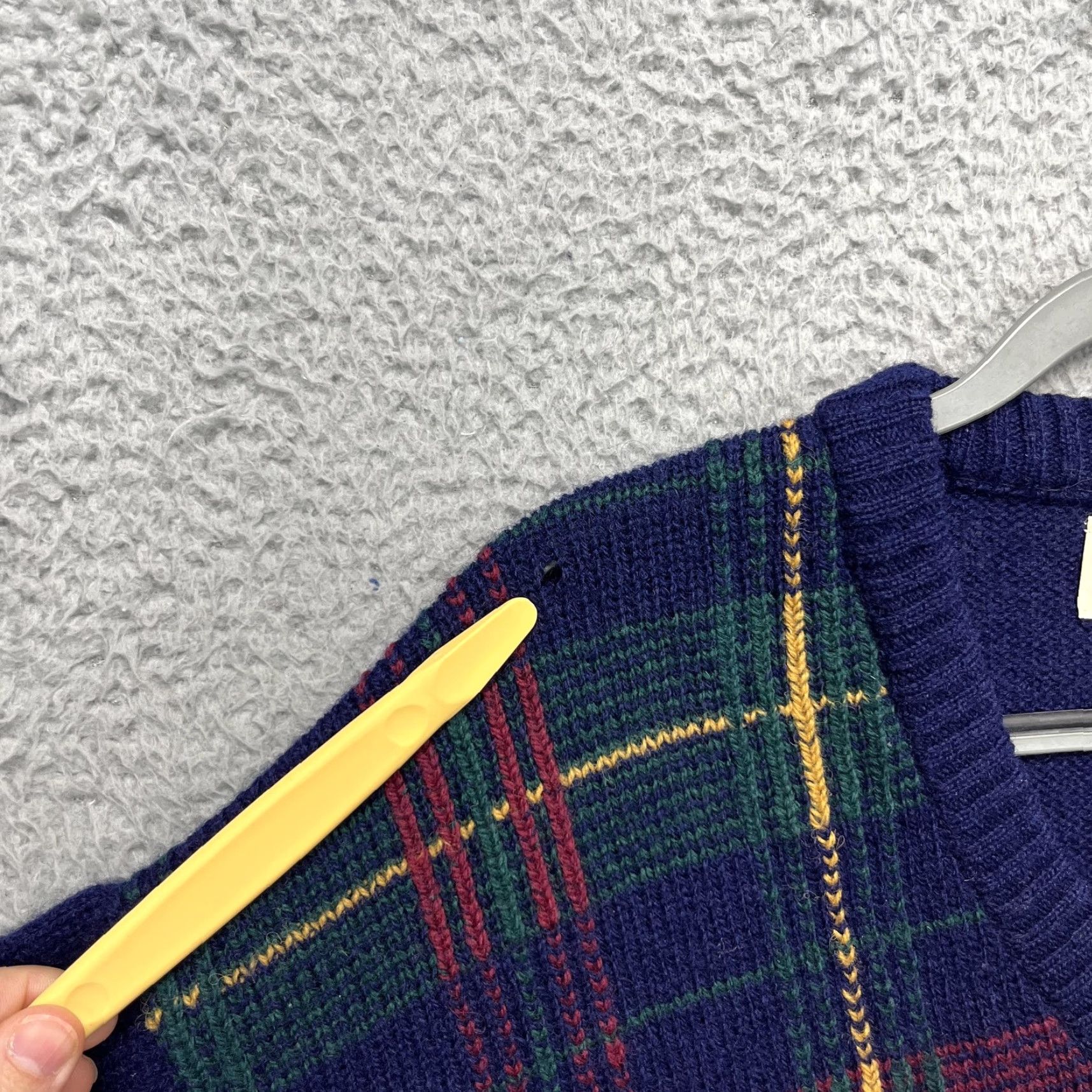 Vintage VINTAGE The Moors Sweater Mens Large Blue Plaid Shetland Wool V-Neck Pullover Size US L / EU 52-54 / 3 - 2 Thumbnail
