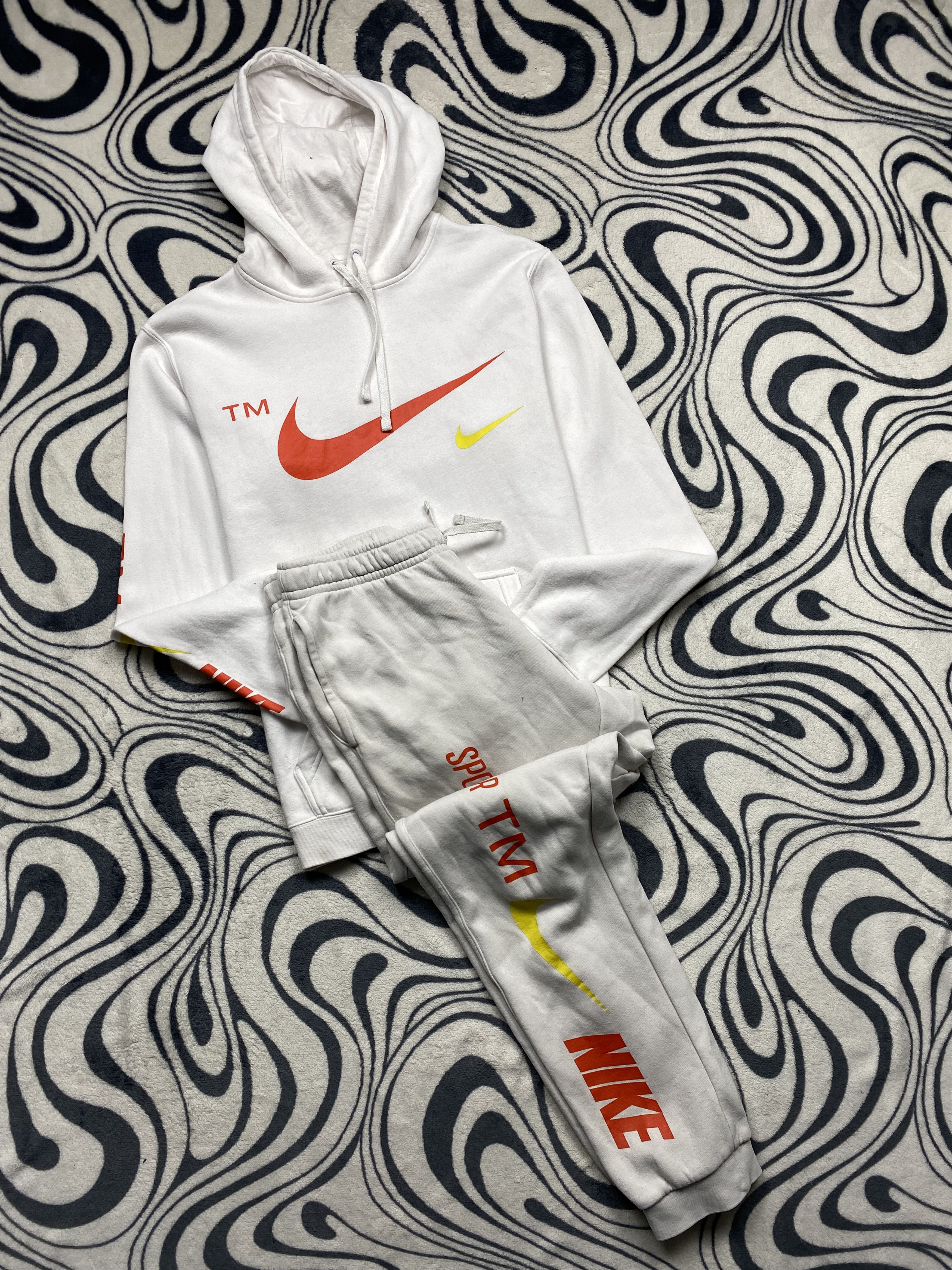 Nike Nike Sportswear Track Suit Hoodie + Pants Sweatpants Size US 32 / EU 48 - 1 Thumbnail