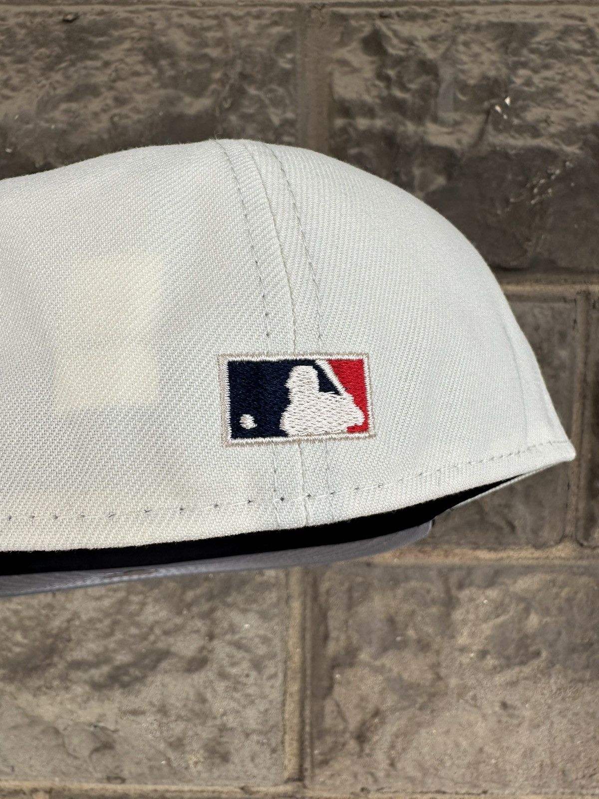 MLB × New Era × Supreme 7 1/8 BOSTON RED SOX 2004 WORLD SERIES CHAMPIONS Size ONE SIZE - 4 Thumbnail
