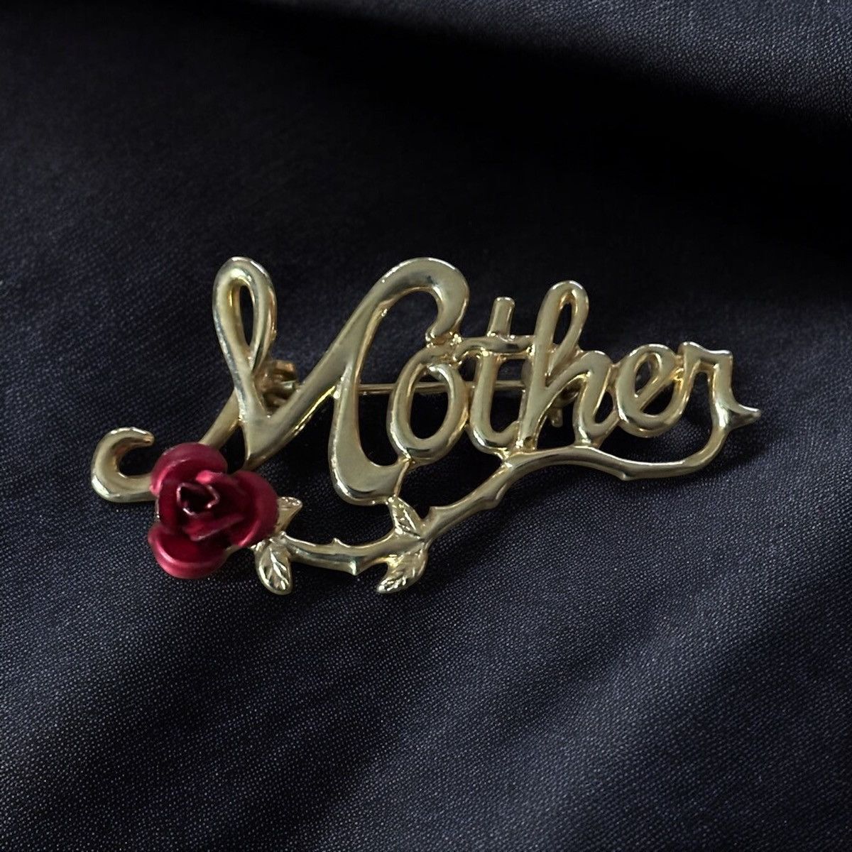 Vintage Vintage gold tone Mother brooch Size ONE SIZE - 1 Thumbnail
