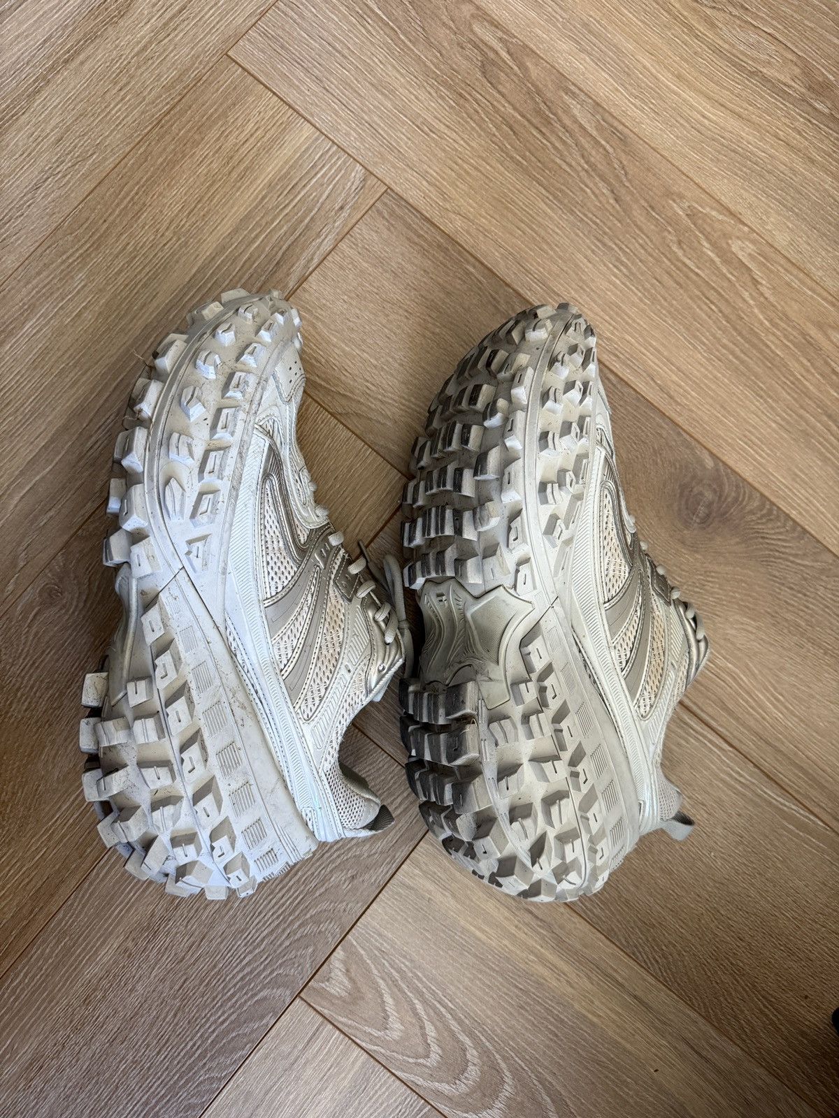 Balenciaga Balenciaga Track Sneakers White Cream Chunky Trainer Size US 9.5 / EU 42-43 - 1 Thumbnail