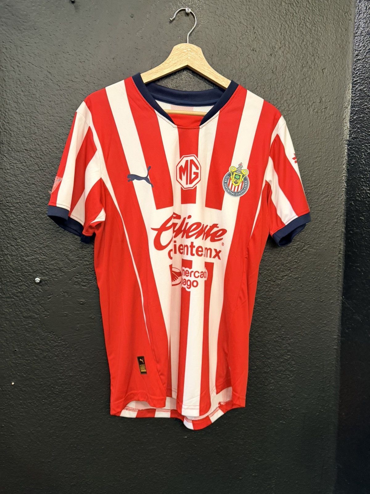 Puma Puma Chivas de Guadalajara 24/25 home jersey Size US S / EU 44-46 / 1 - 1 Thumbnail