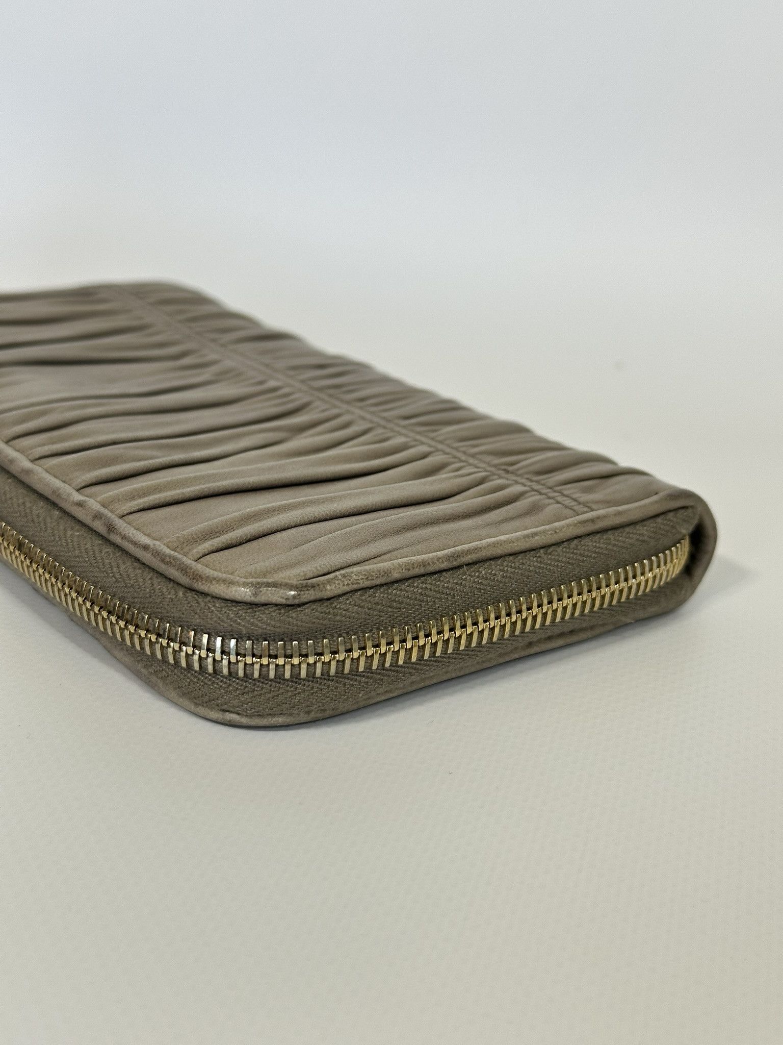 Prada Prada Long Wallet Nappa Gaufre Beige Leather Vintage Size ONE SIZE - 9 Thumbnail