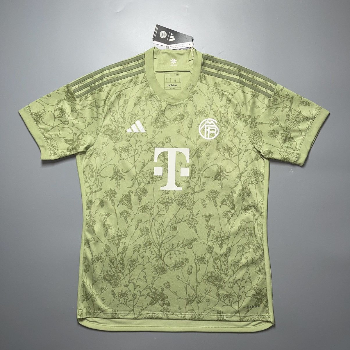 Adidas BAYERN ADIDAS 2023/2024 SOCCER OKTOBERFEST JERSEY #25 MULLER Size US L / EU 52-54 / 3 - 2 Thumbnail
