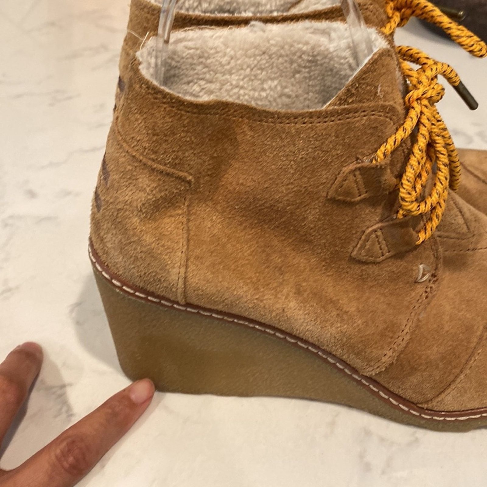 Toms Toms Kala Wedge Desert Booties suede Sherpa lined size 7 Size US 7 / IT 37 - 4 Thumbnail
