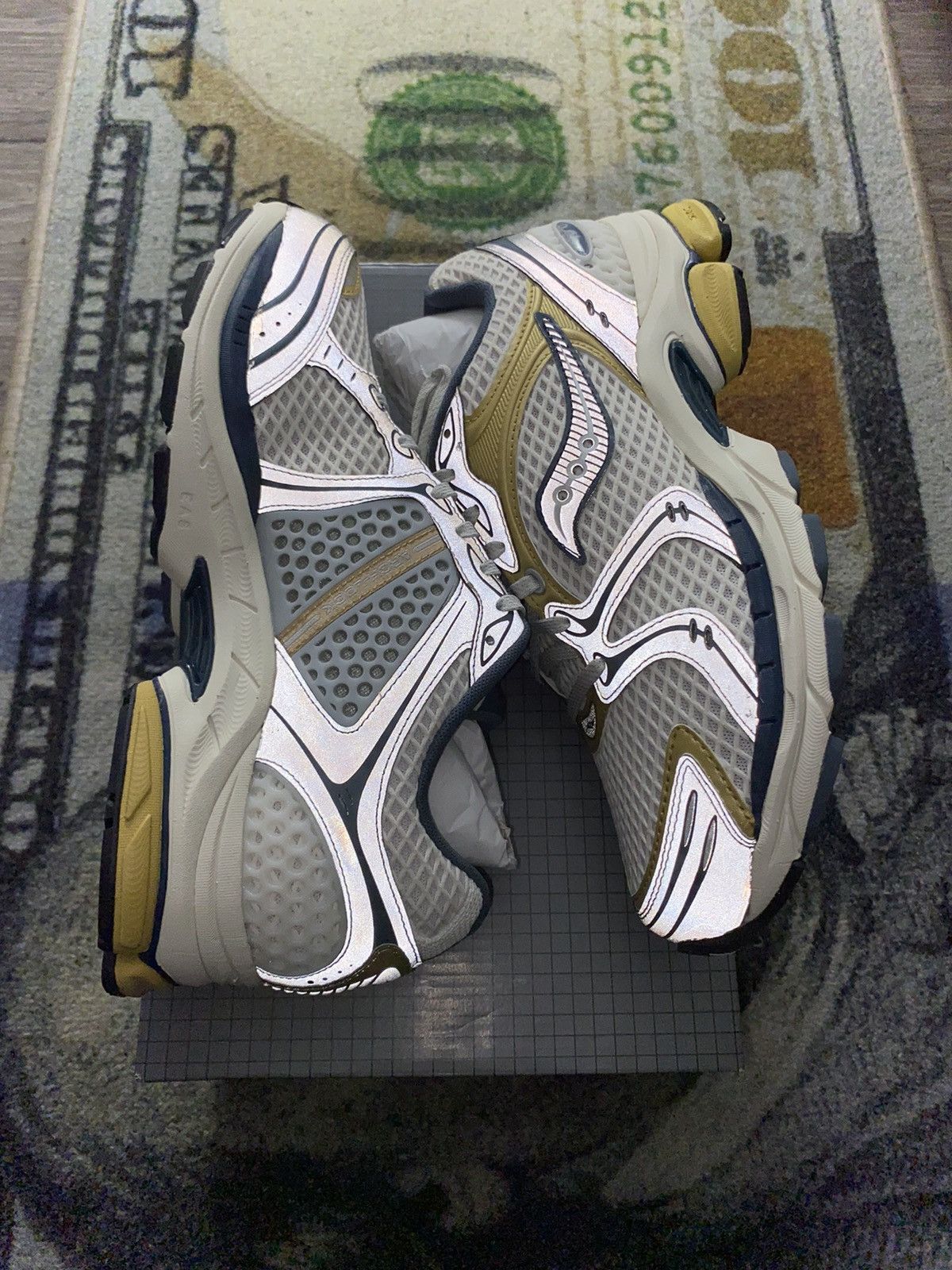 Saucony Saucony Progrid Triumph 4 Fabricated Future Size US 8.5 / EU 41-42 - 3 Thumbnail