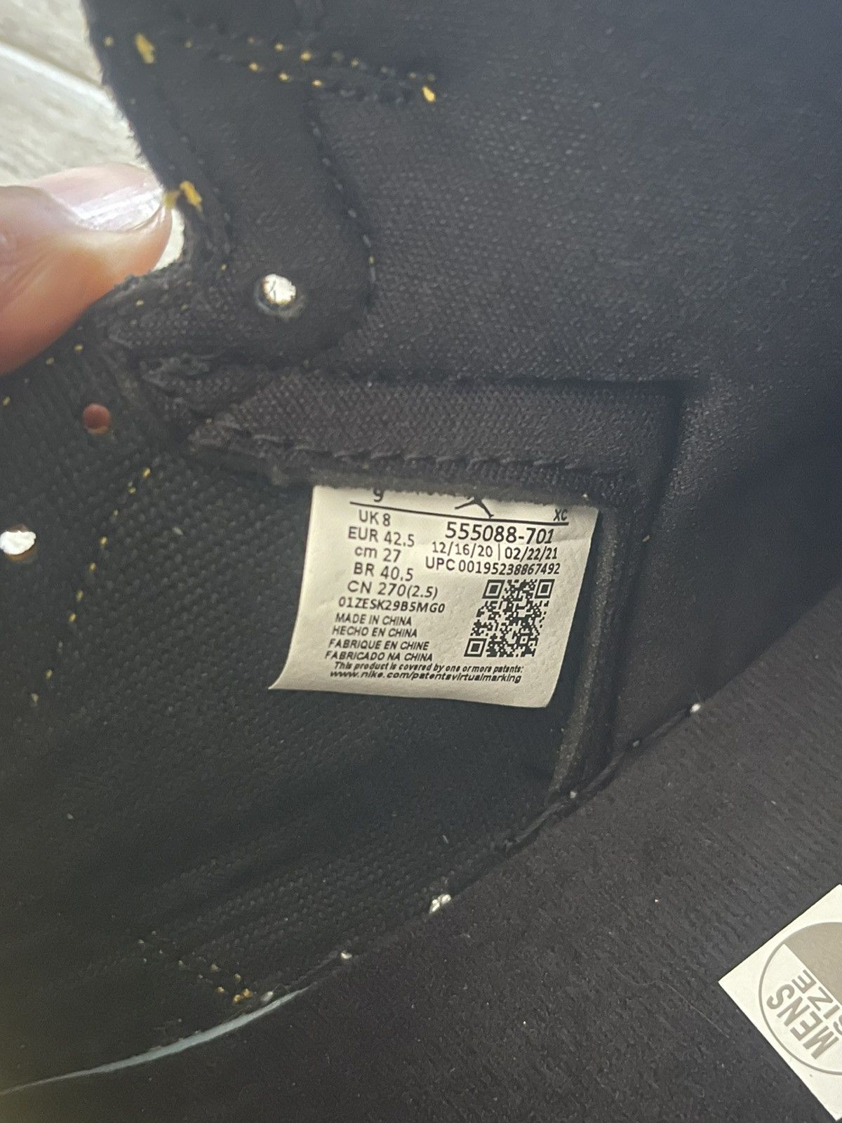 Nike Nike Air Jordan 1 Retro High OG Pollen Black Size 9 (New) Size US 9 / EU 42 - 7 Thumbnail