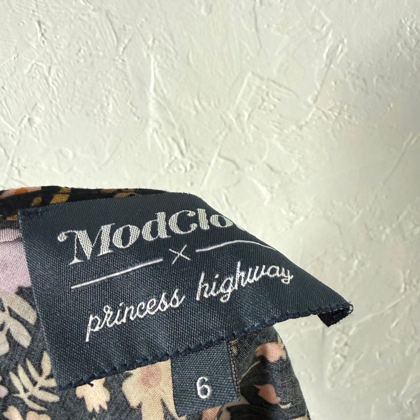 Vintage ModCloth Princess Highway Women's Dress 6 Floral Short Sleeve Rayon Tie Midi Dress Black, Scoop Neck, 3/4 Sleeve, Vintage? No, Casual, Midi, F29 Size 28" / US 6 / IT 42 - 7 Thumbnail