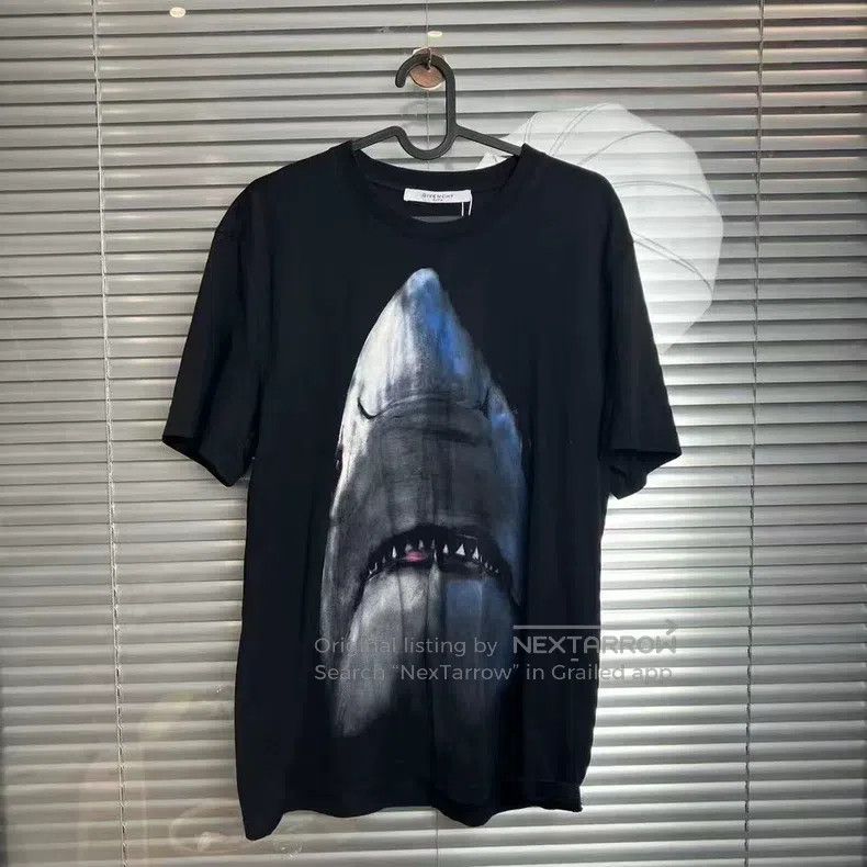 Givenchy Givenchy Shark short-sleeve Size US L / EU 52-54 / 3 - 1 Thumbnail