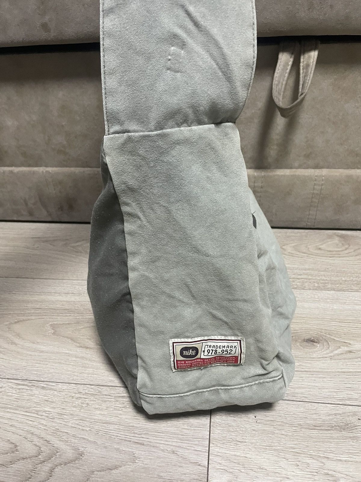 Nike Trashed 90s Nike Vintage Shoulder Big Bag Gorpcore Size ONE SIZE - 5 Thumbnail