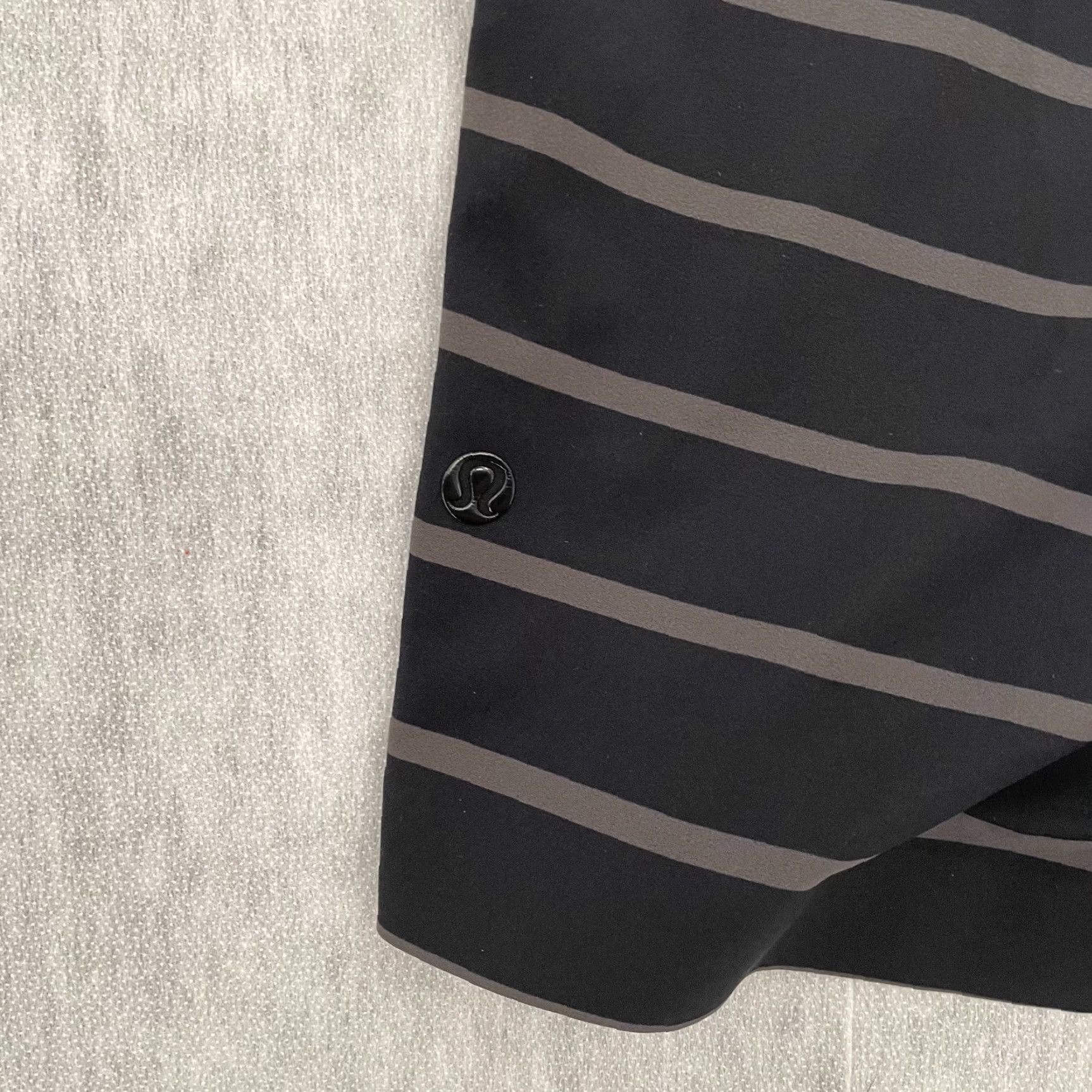 Lululemon Lululemon Shorts Adult 40 Black Gray Striped Pocket Mens Athletic Activewear Shorts Size US 40 / EU 56 - 6 Thumbnail