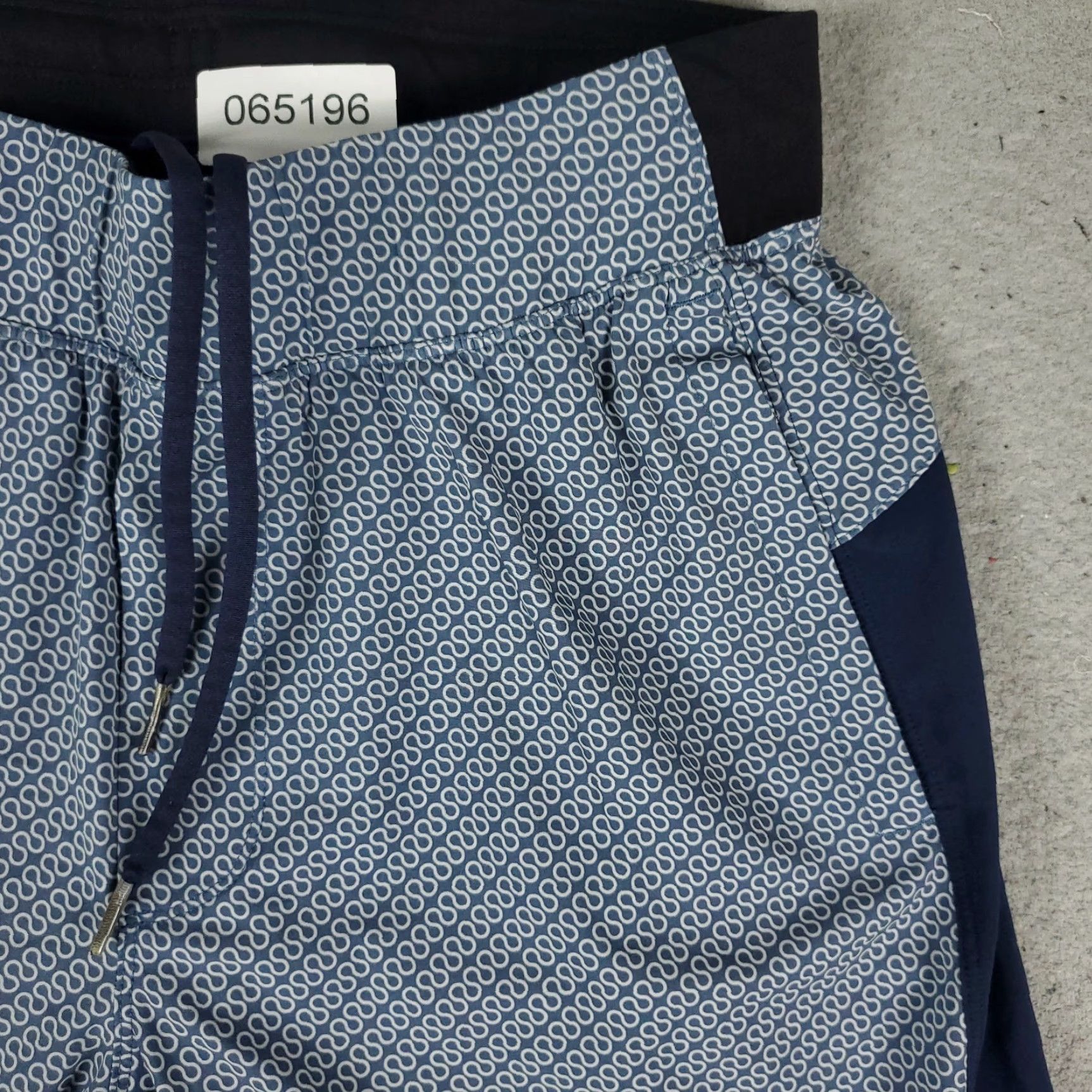 Lululemon Lululemon Shorts Mens M Blue Geometric Lace Tie Stretch Activewear Casual 90s? Size US 31 - 3 Thumbnail