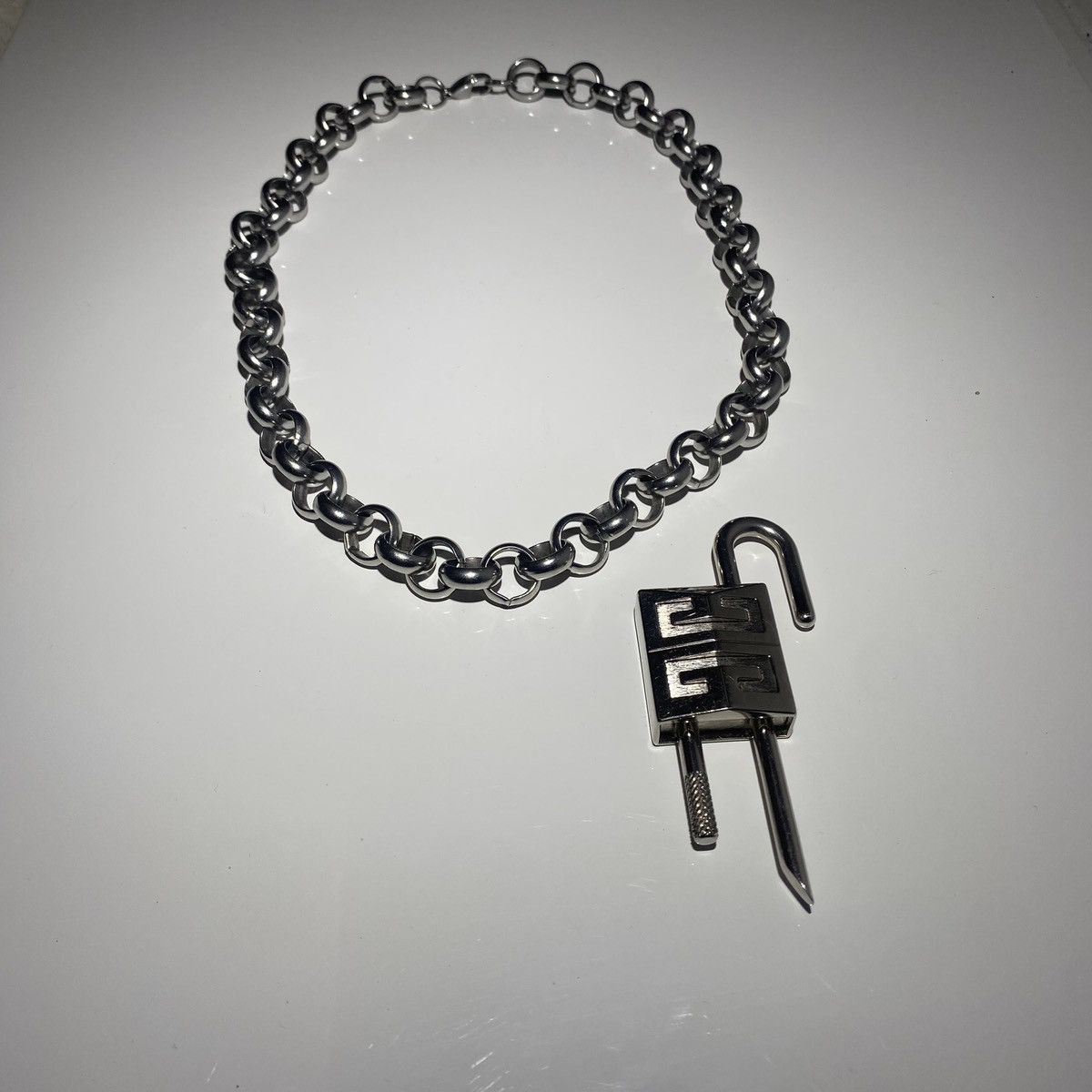 Givenchy Givenchy X MMW FW21 Large Padlock Necklace Chain Size ONE SIZE - 7 Thumbnail