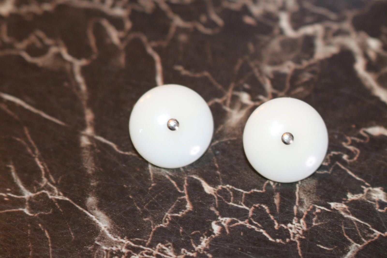 Other Vtg 2x Mother of Pearl Buttons w/Metal Clips-5/8" Tuxedo Size ONE SIZE - 1 Thumbnail