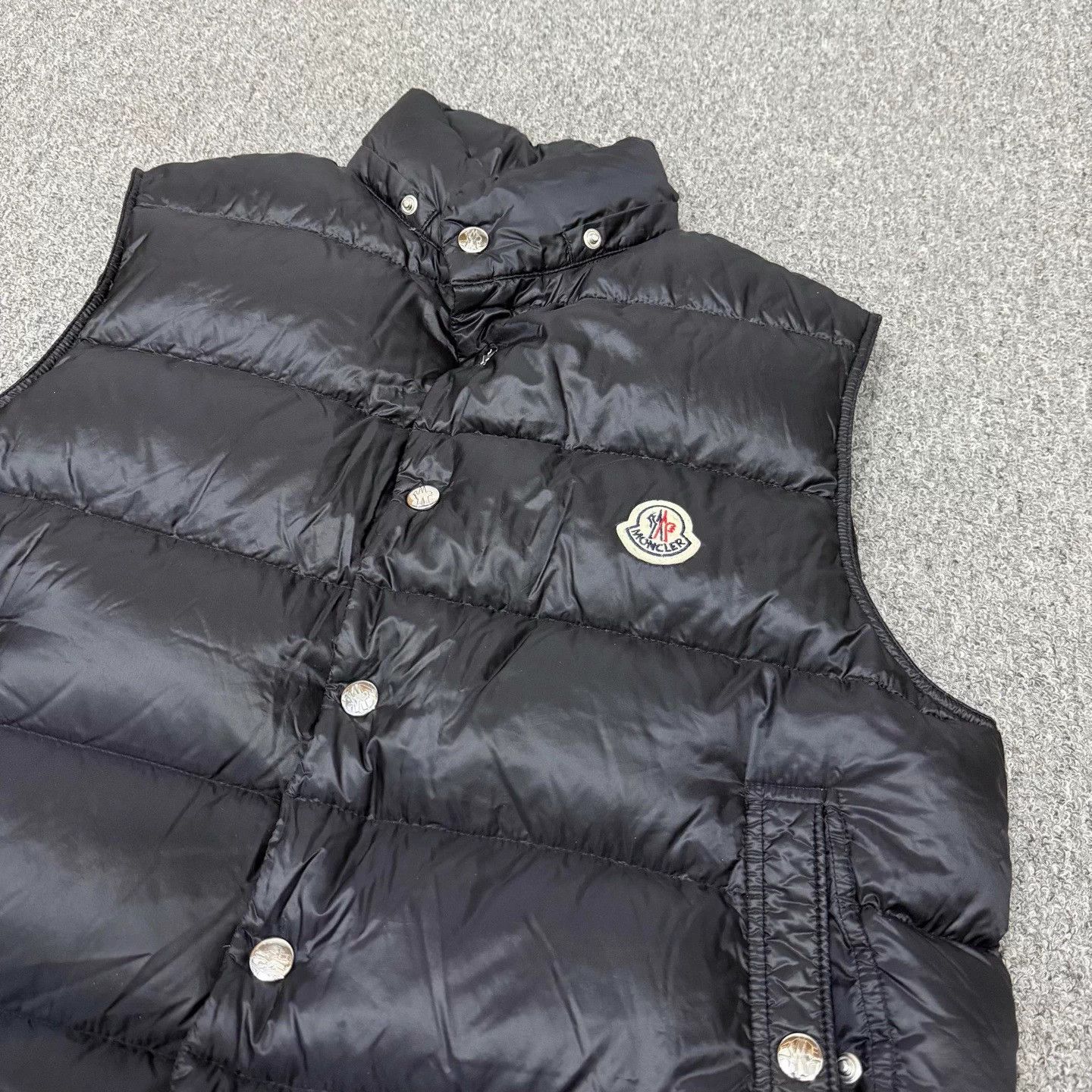 Moncler Moncler Black Logo Down Vest 4 95 New minor snags Size US XL / EU 56 / 4 - 3 Thumbnail
