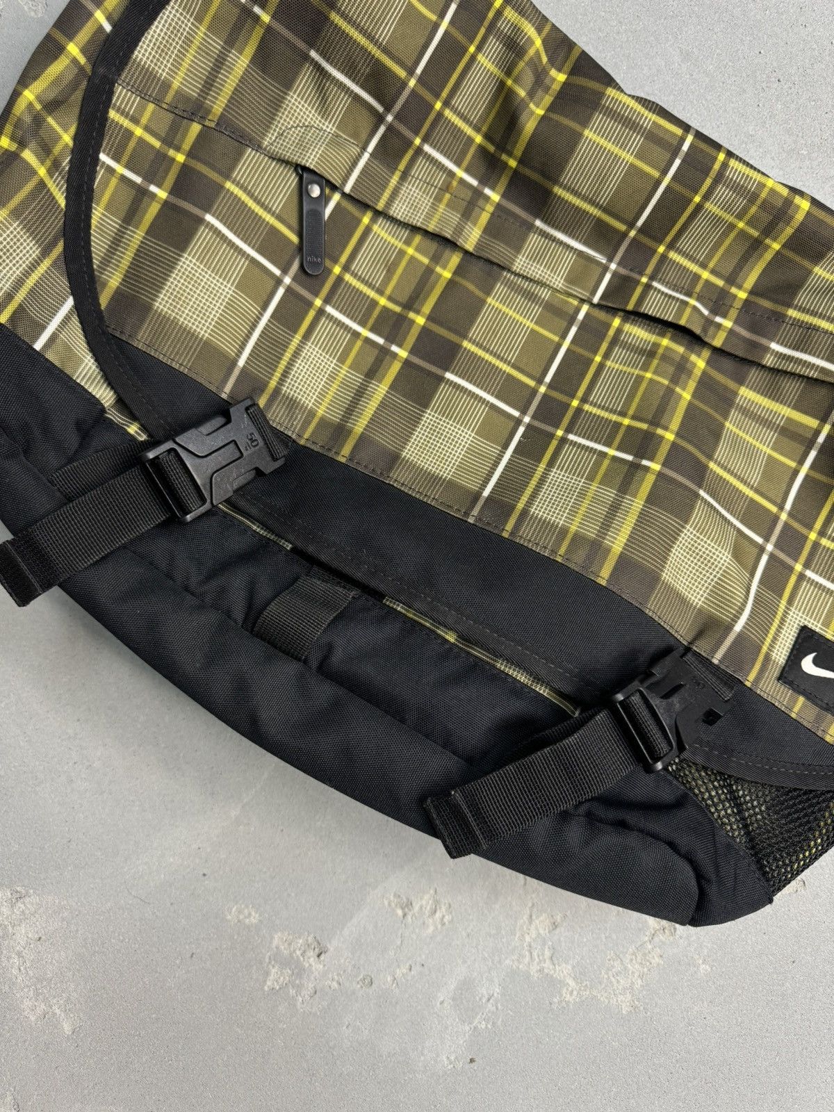 Nike Y2K unisex nike multicompartment utilities messenger bag Size ONE SIZE - 3 Thumbnail