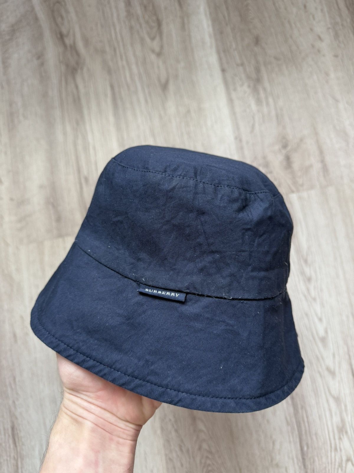 Burberry Burberry Reversible Bucket Hat Nova Check / Navy Size ONE SIZE - 7 Thumbnail