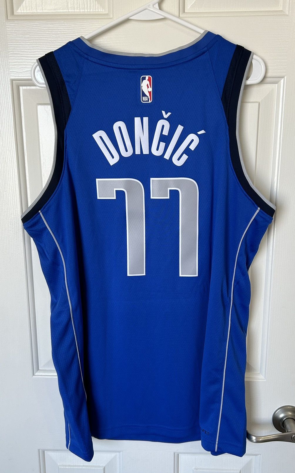 Nike Nike Dallas Mavericks Luka Doncic NBA Swingman Jersey! Size US L / EU 52-54 / 3 - 2 Thumbnail