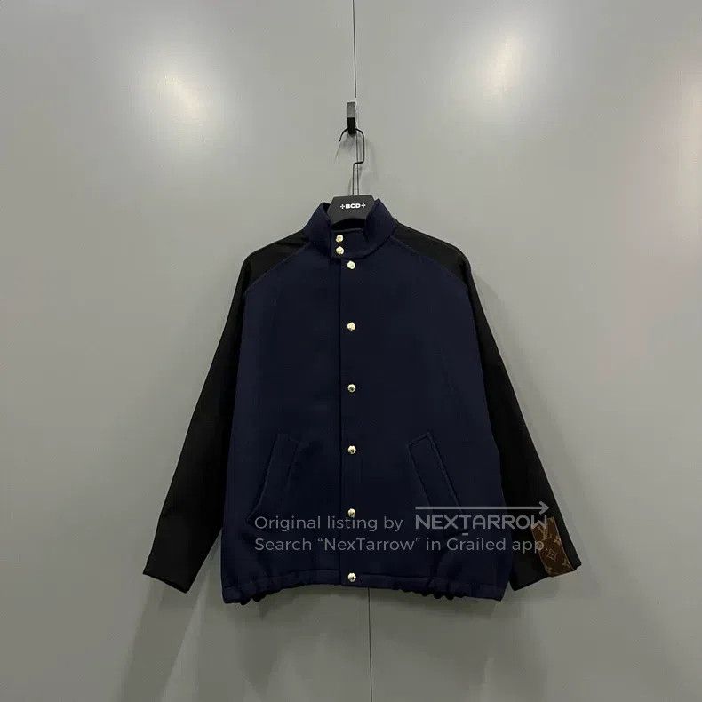 Louis Vuitton Louis Vuitton Navy blue coat with full print inside coat Size XS / US 0-2 / IT 36-38 - 1 Thumbnail