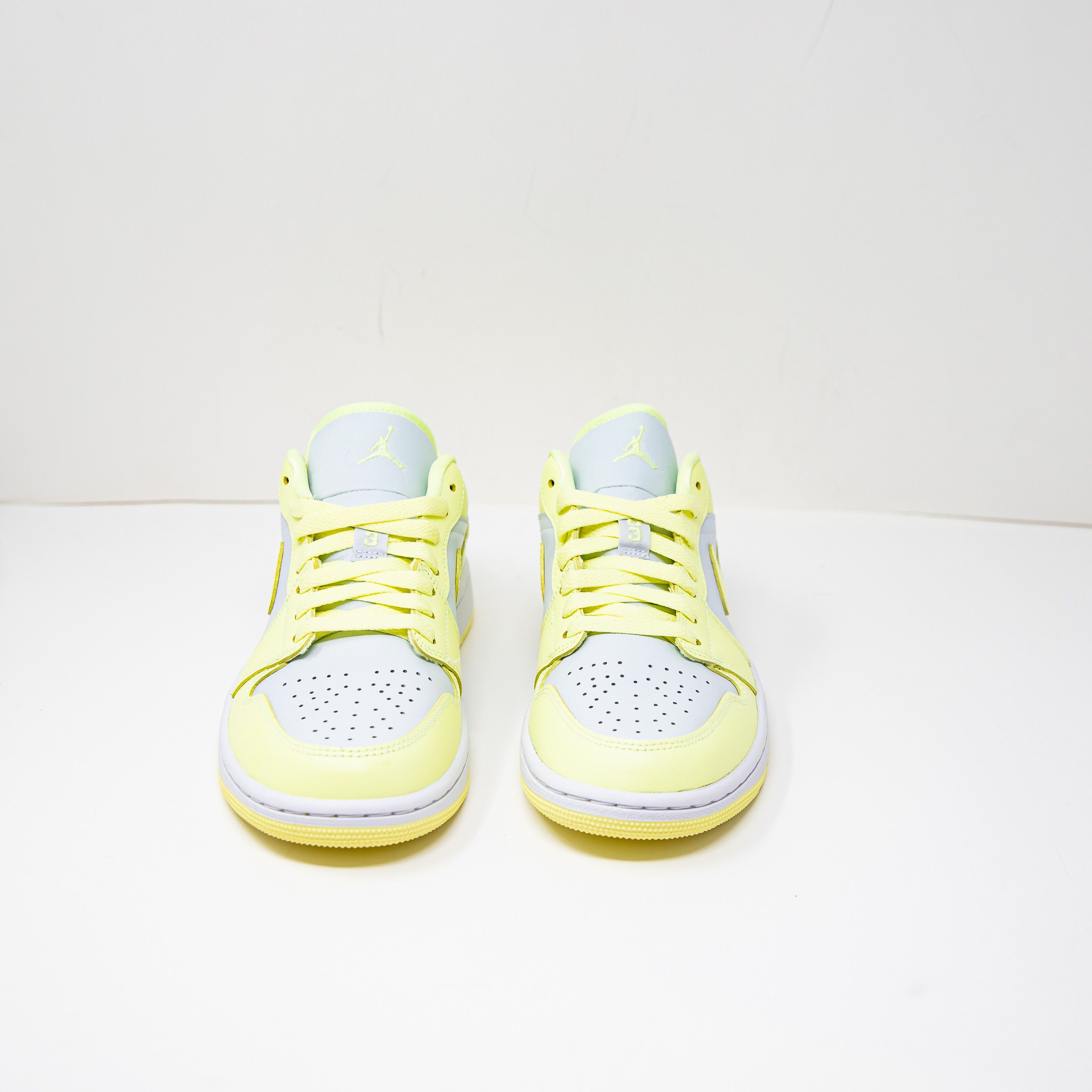 Nike NEW Nike Air Jordan 1 Low DC0774 007 Size US 8 / IT 38 - 2 Thumbnail