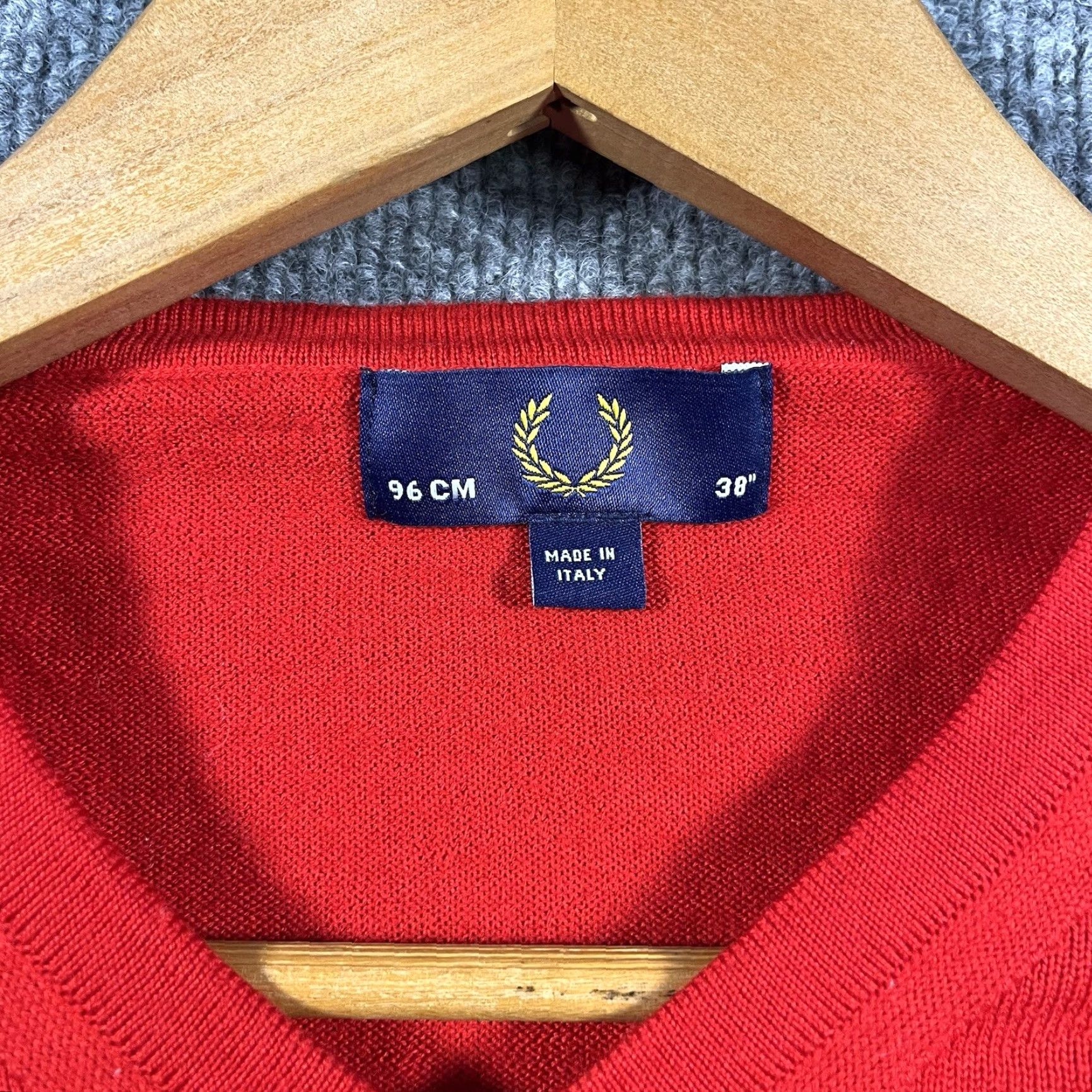 Fred Perry Fred Perry Sweater V-Neck Merino Wool Red Pullover Mens M 38 Made In Italy Size US M / EU 48-50 / 2 - 2 Thumbnail