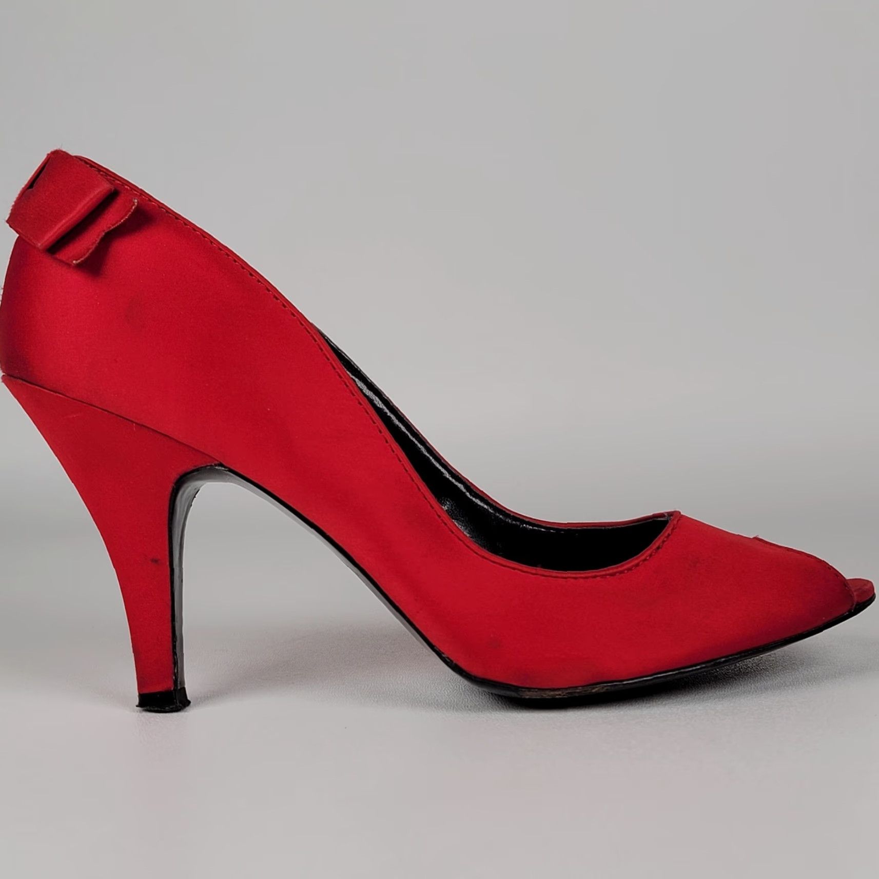 Vintage Hollywould For Target Grace Women Red Satin Heels Vintage Y2K Pump 9.5 Bow Peep Toe Slip On Cone Heel Leather Sole 2000s Party Wedding Womens Size US 10 / IT 40 - 4 Thumbnail