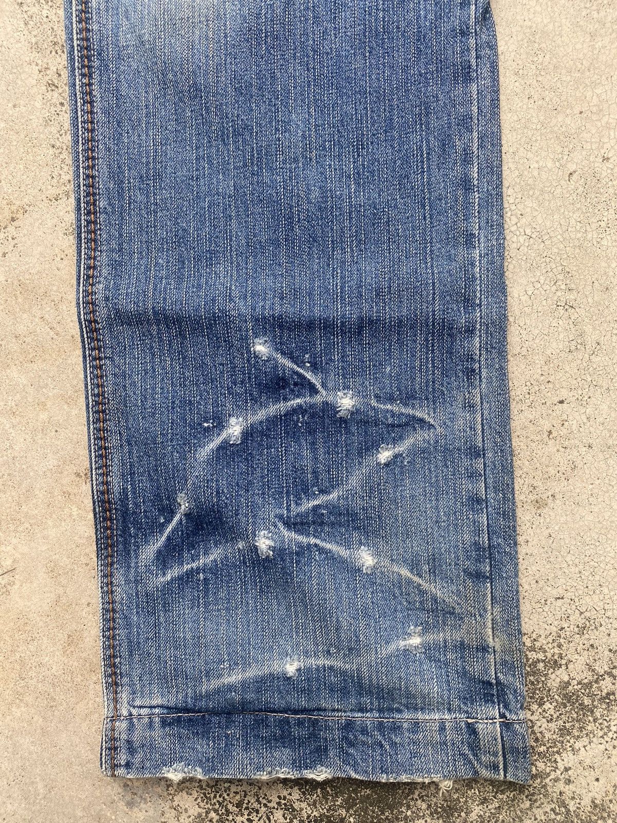 Designer × Le Grande Bleu (L.G.B.) × Marithe + Francois Girbaud Marithe Francois Girbaud Distressed Clawmark Jeans Size US 29 - 12 Thumbnail