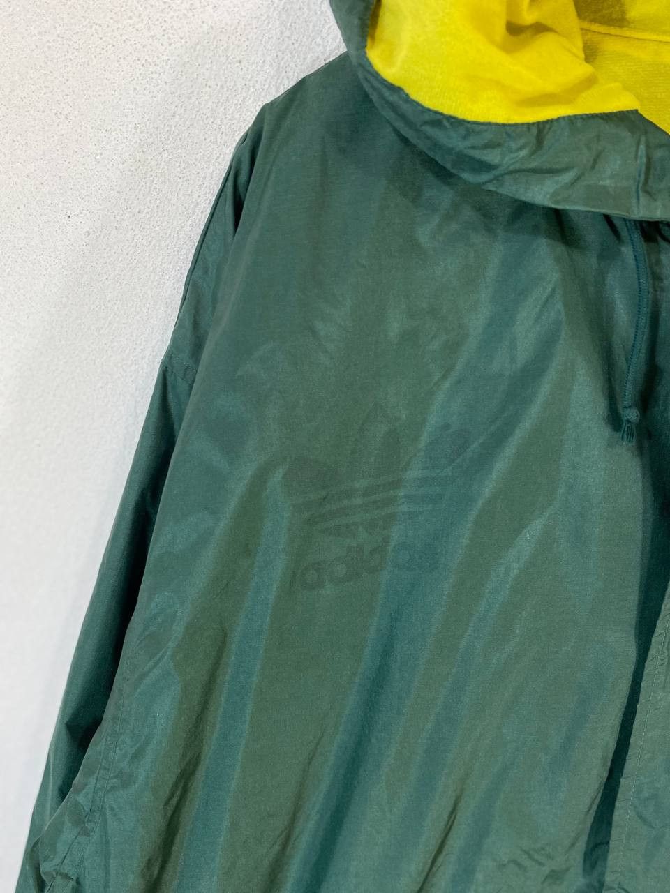 Adidas vintage adidas light jacket big logo back Size US L / EU 52-54 / 3 - 4 Thumbnail