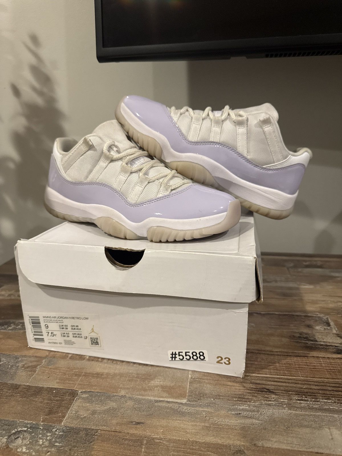 Jordan Brand Jordan 11 Pure Violet Size US 9 / IT 39 - 1 Thumbnail