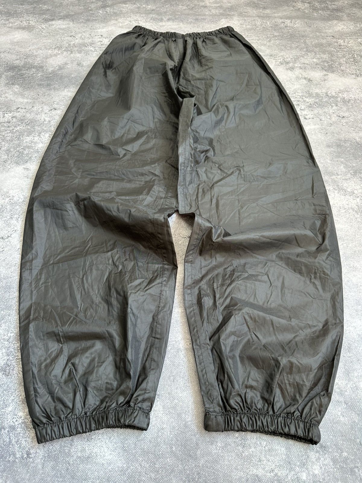 Japanese Brand Japanese Nylon Metal Type Carbon Black Baggy Pants Rare y2k Size US 33 - 2 Thumbnail