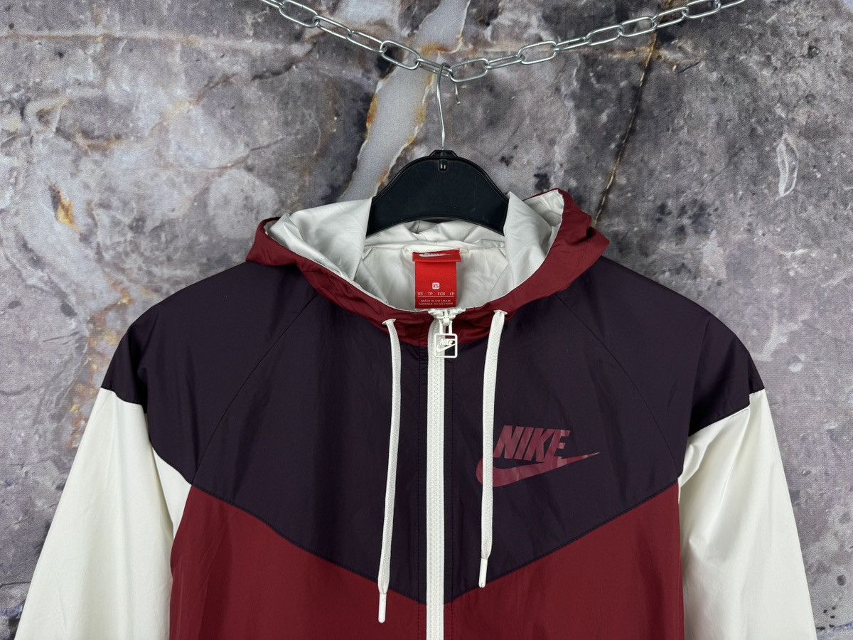 Nike Nike Windbreaker Jacket Burgundy Cream Hooded Full Zip Size XS / US 0-2 / IT 36-38 - 2 Thumbnail