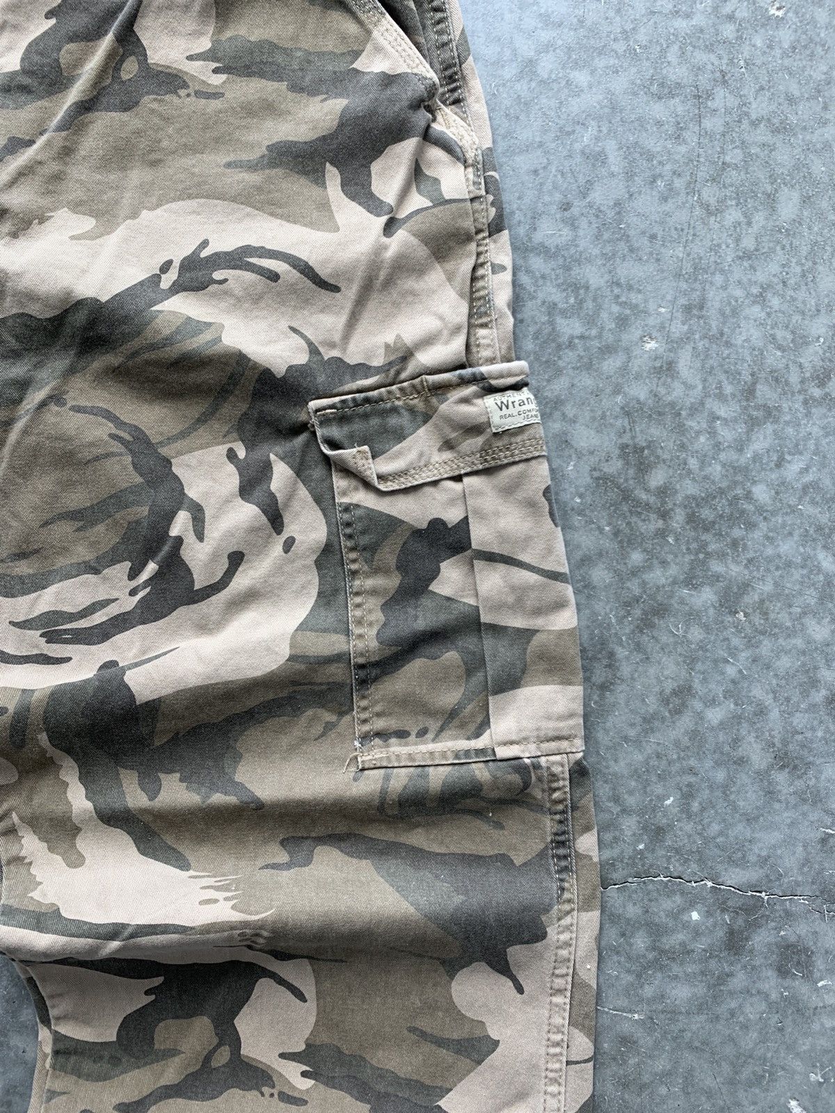 Vintage × Wrangler Vintage Y2K Wrangler Baggy Camo Cargo Pants Size US 36 / EU 52 - 2 Thumbnail
