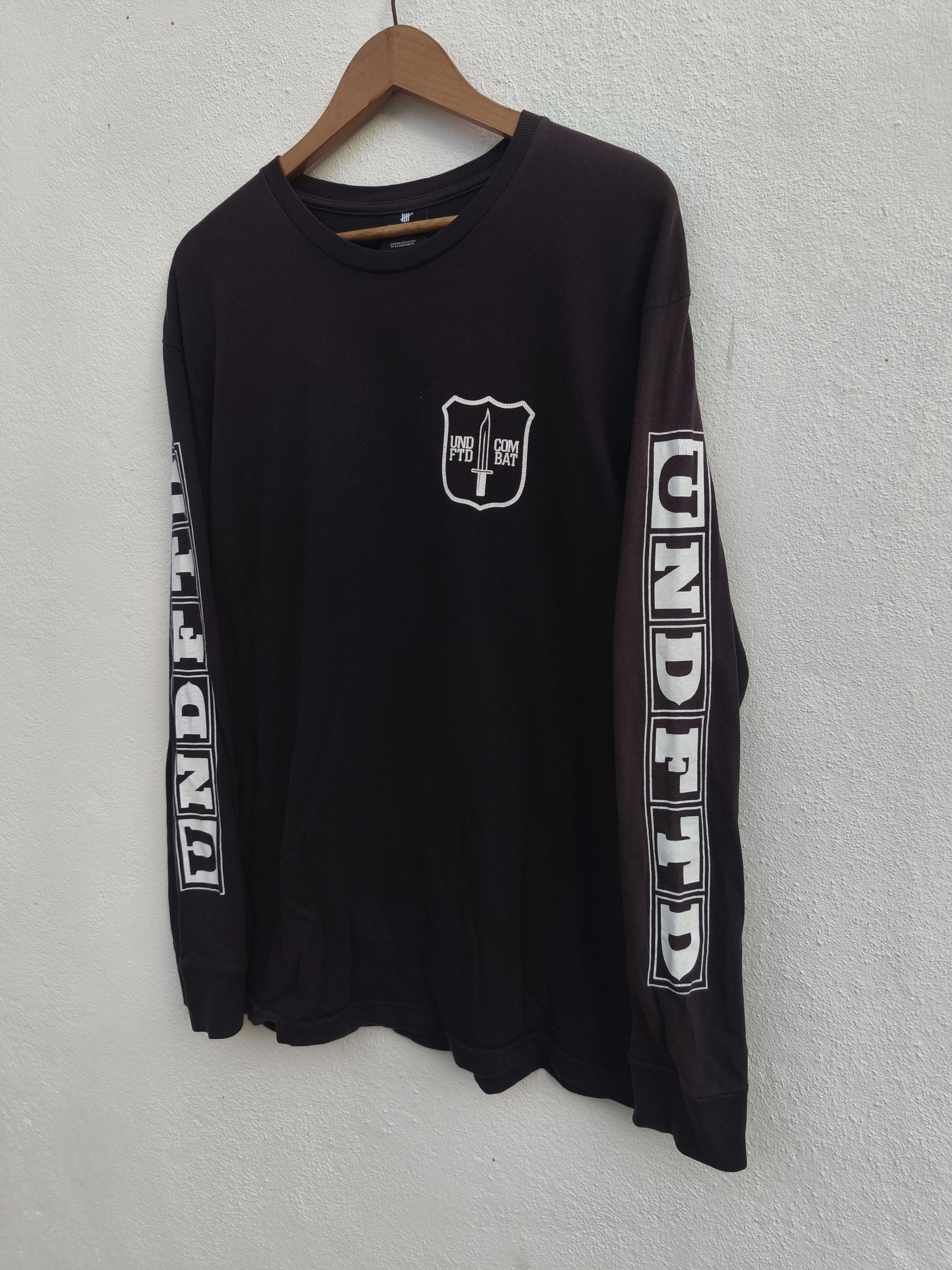 Undefeated Sun Faded Undefeated t shirt long sleeve Size US L / EU 52-54 / 3 - 1 Thumbnail