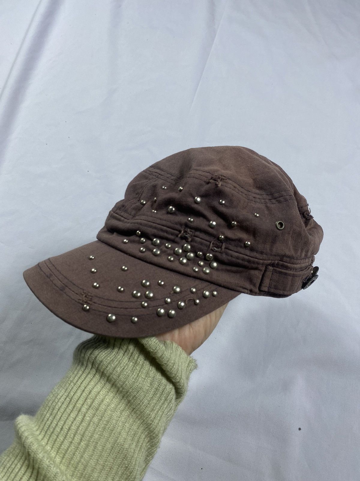 20471120 Two Fold Distressed Studded Commando Coded HAT Ifsix style Size ONE SIZE - 1 Thumbnail