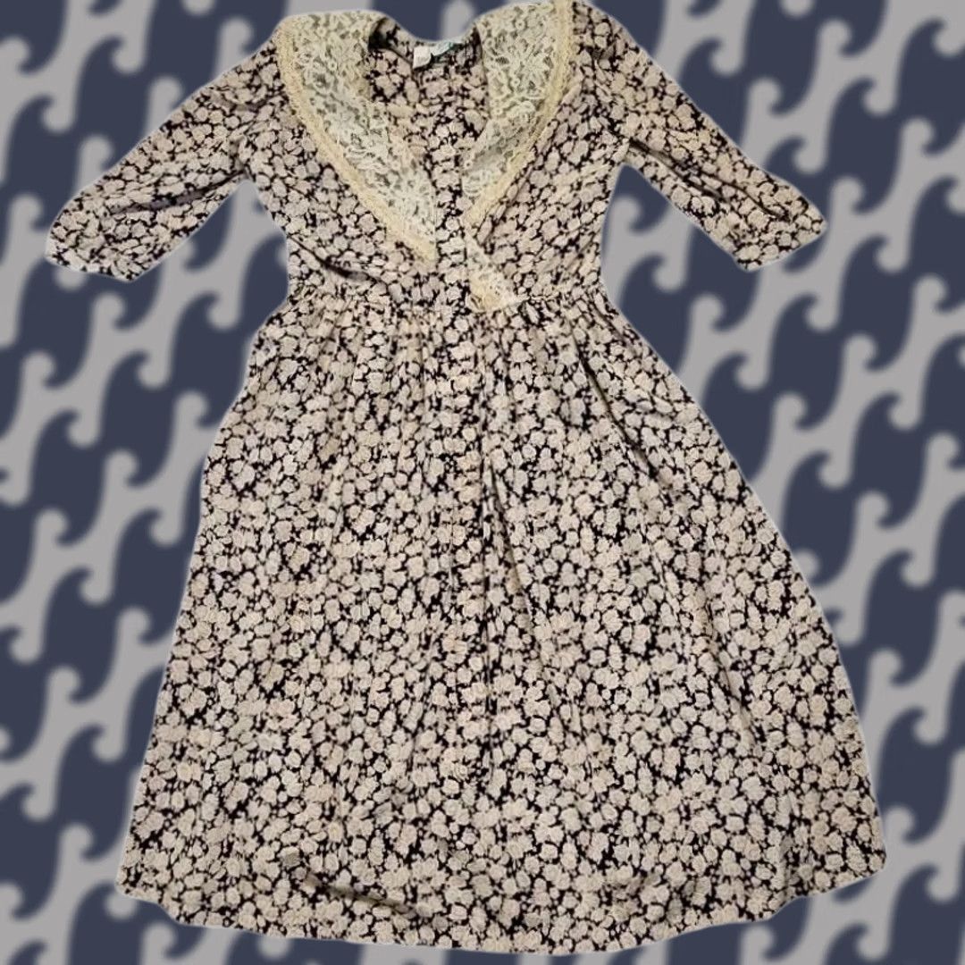 Vintage VINTAGE 90s Flowers Lady Carol Petites Floral Prairie Dress Lace Bib Belted Midi Black XS/S Womens Size S / US 4 / IT 40 - 1 Thumbnail