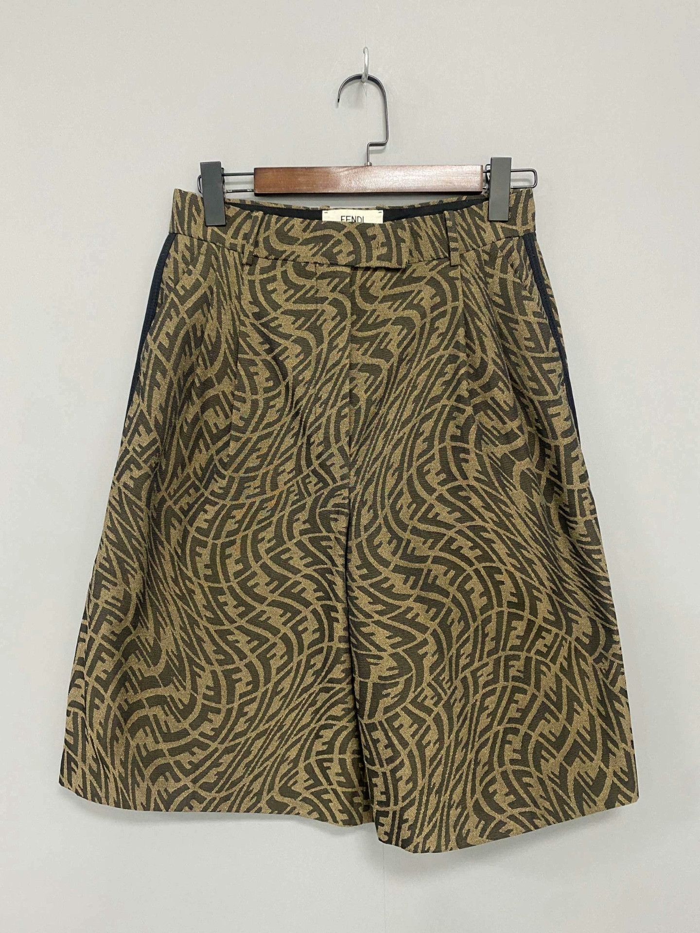 Fendi Fendi Shorts 34 Men Size US 34 / EU 50 - 1 Thumbnail