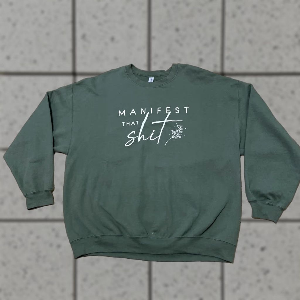 Gildan GILDAN Sweatshirt Men 2XL Green Crew Neck Heavyweight Fleece Lined All Seasons Pullover Graphic Mystic Manifest S**T Size US XXL / EU 58 / 5 - 1 Thumbnail