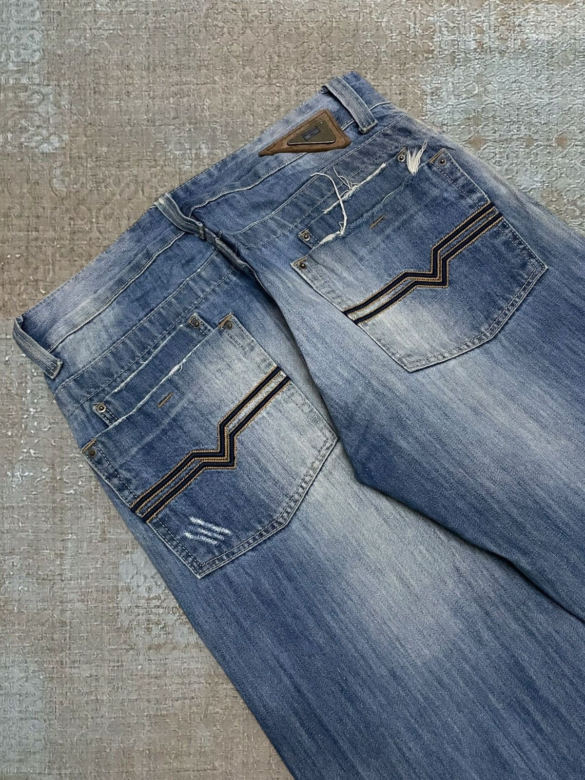 Japanese Brand Vintage 1990s Designer Republica Distressed Mudwash Denim Size US 31 - 15 Thumbnail