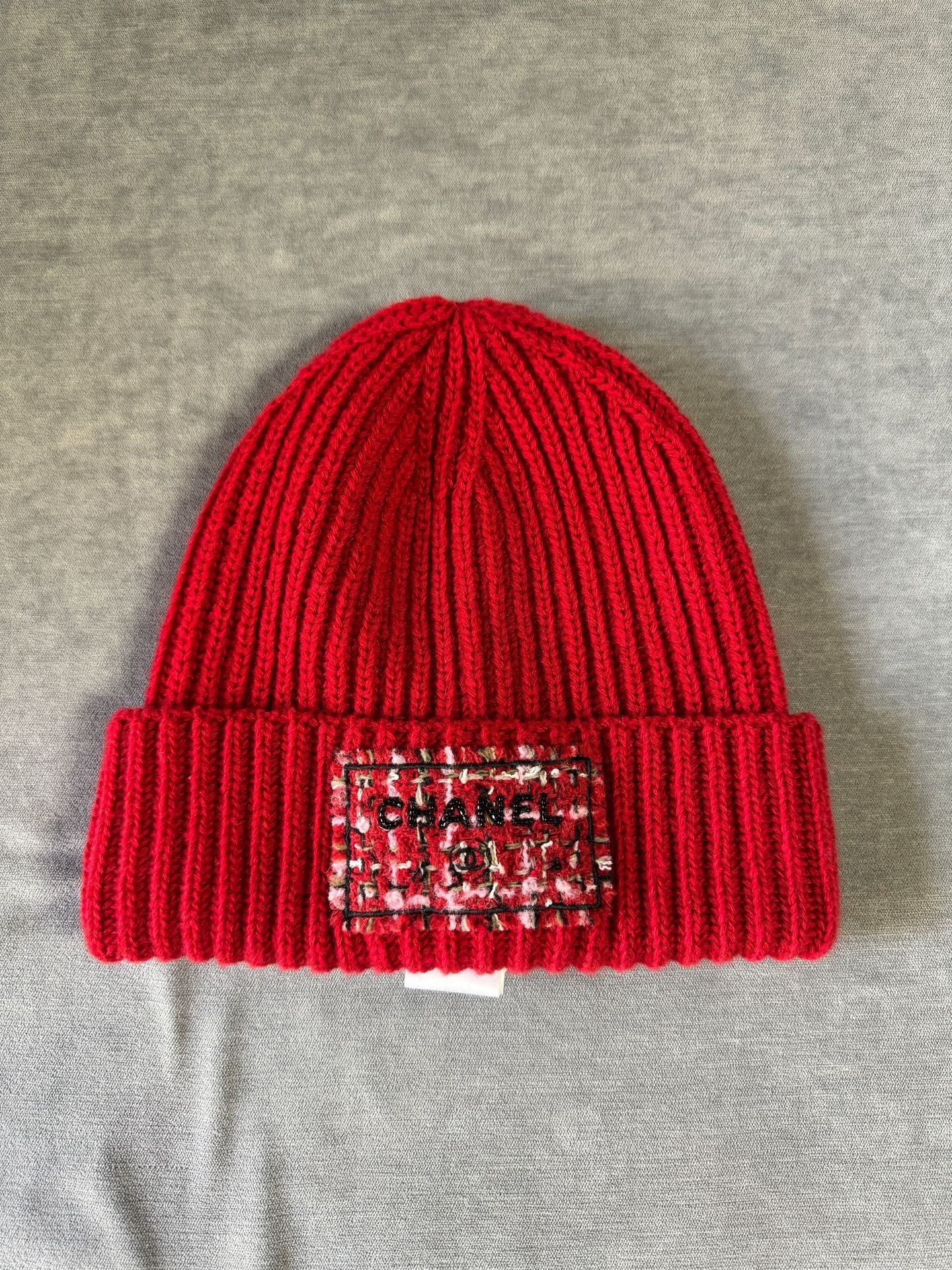 Chanel Chanel 25K Red Beaded Cashmere Beanie Size ONE SIZE - 1 Thumbnail