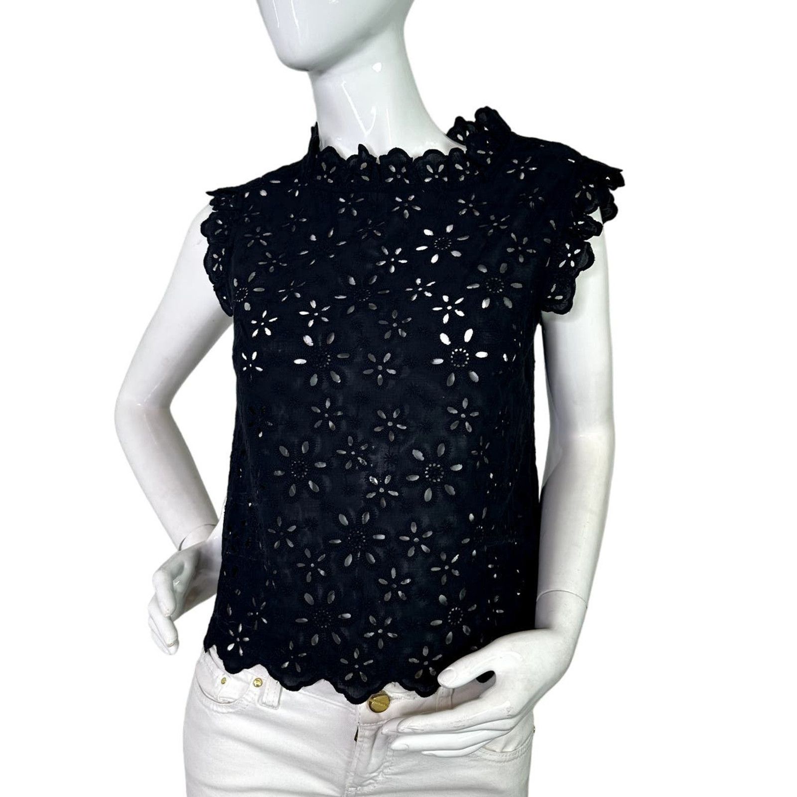 Kate Spade Kate Spade Daisy Eyelet Top size 0 Black Size XS / US 0-2 / IT 36-38 - 6 Thumbnail