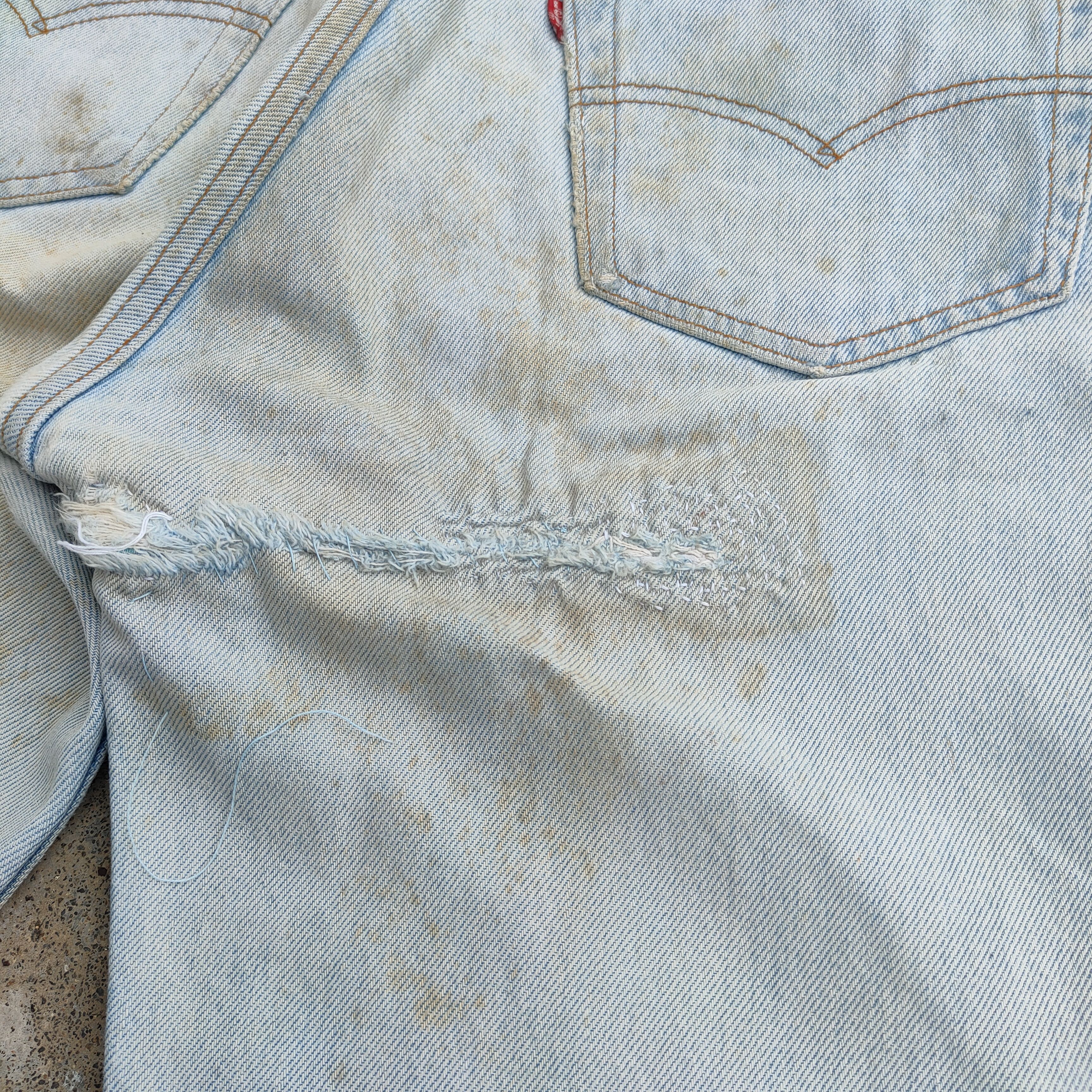 Levi's Vintage Clothing VINTAGE LEVI'S 501 USA LIGHT WASH RUSTY FADED JEAN DENIM Size US 32 / EU 48 - 11 Thumbnail