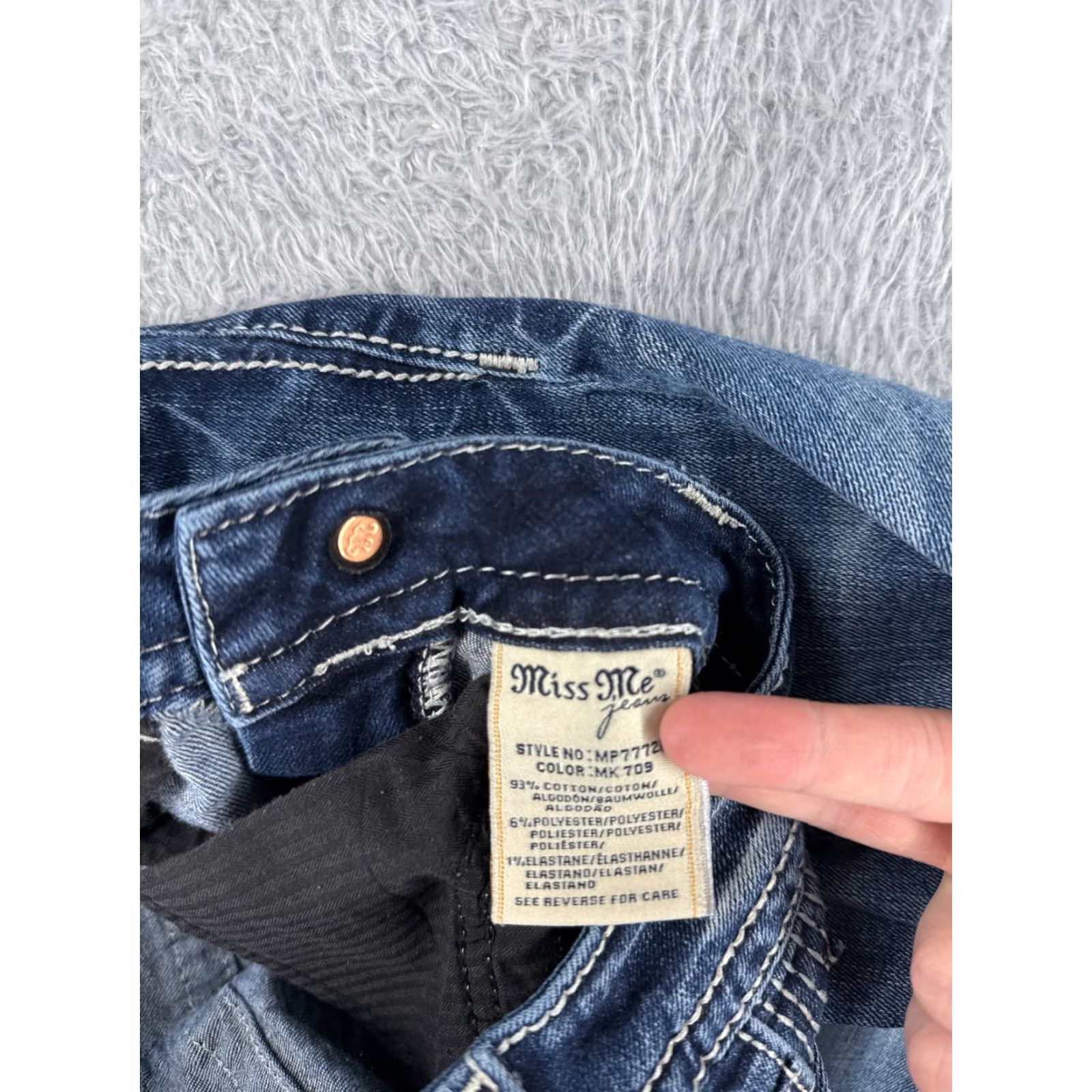 Miss Me Miss Me Jeans Women 26x21 Blue Denim Capri Cuffed Distressed Low Rise 26 5-Pocket Design Embroidered Denim Lyons? (No) Size 26" / US 2 / IT 38 - 7 Thumbnail
