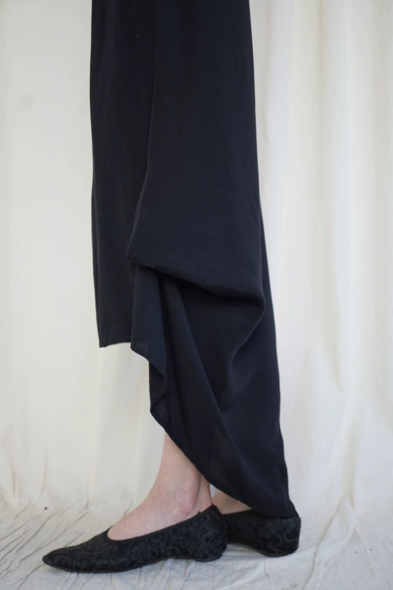 Yohji Yamamoto Yohji Yamamoto Noir 2000s Front-Short Back-Long Structured Skirt Size S / US 4 / IT 40 - 8 Thumbnail