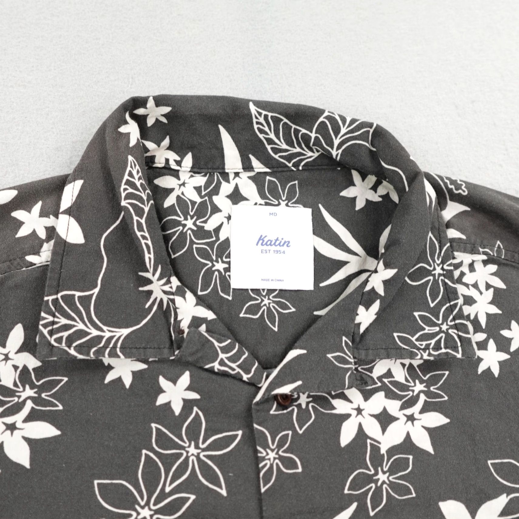 Katin Katin Shirt Mens M Gray White Hawaiian Floral Button-Up Camp Surf Beach Tropical 90s? (Note: vintage No) Size US M / EU 48-50 / 2 - 2 Thumbnail
