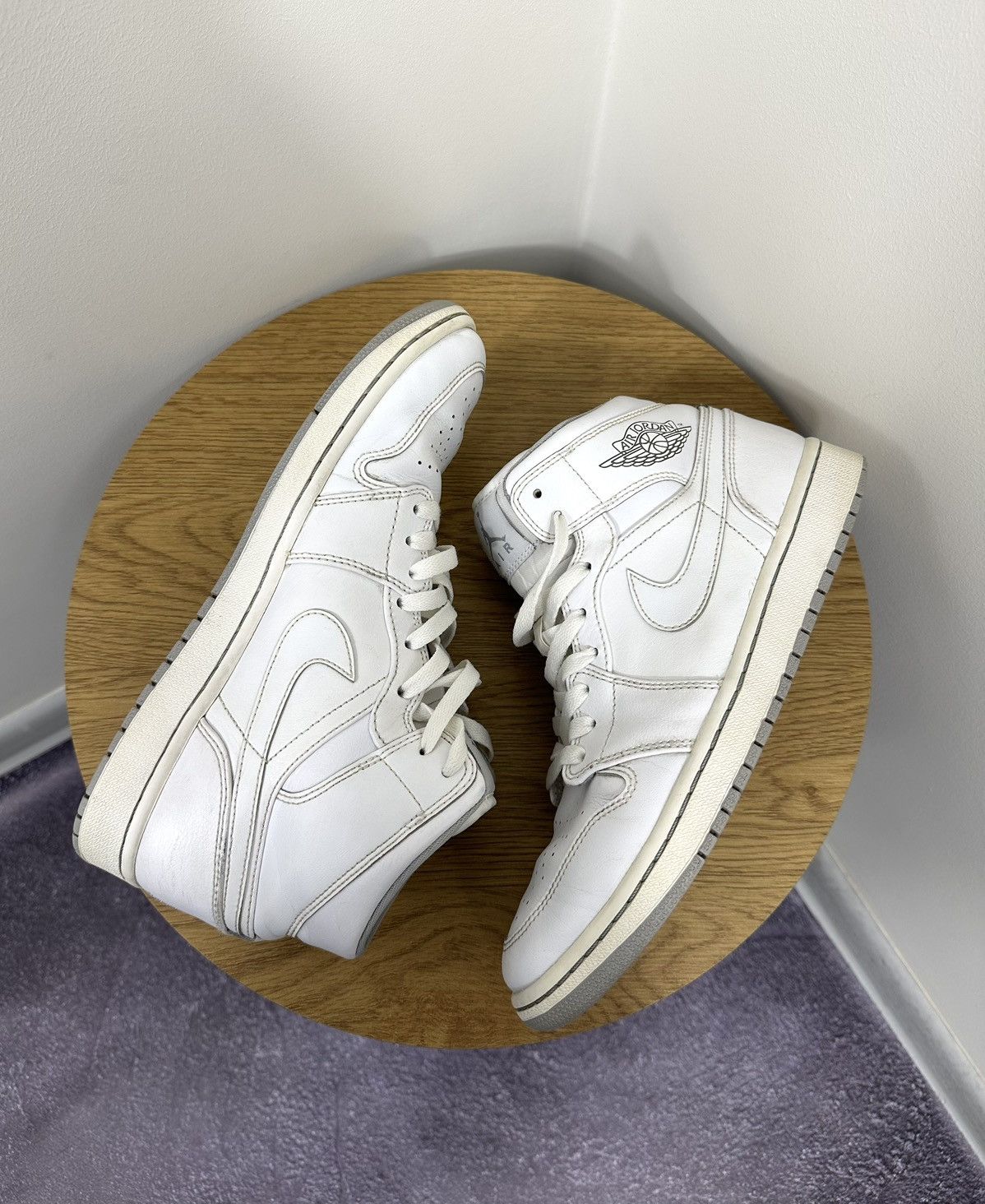 Jordan Brand Vintage Nike Air Jordan 1 Mid White Wolf Grey Hype Sneakers Size US 9 / EU 42 - 2 Thumbnail